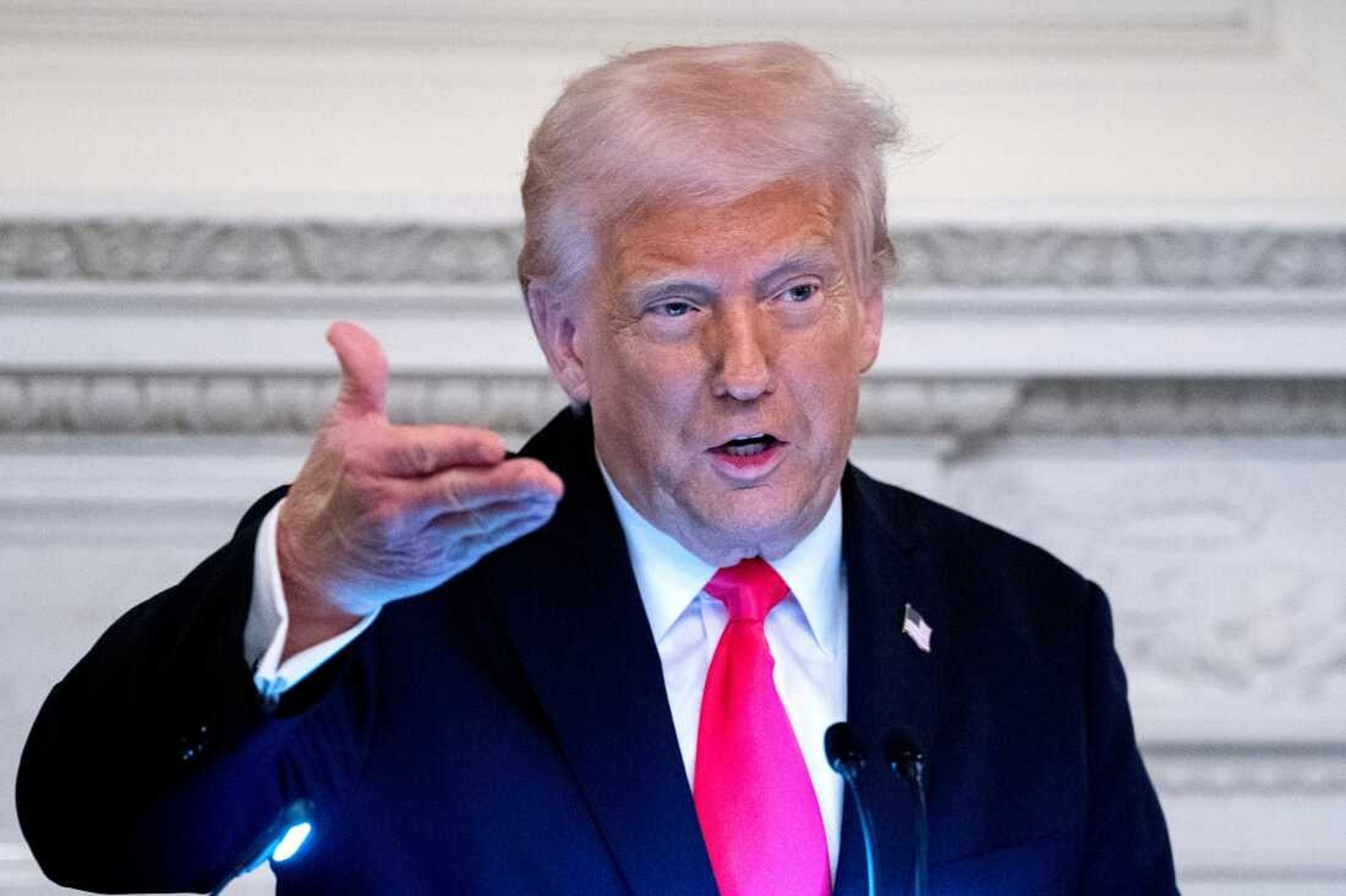 Ông Trump nêu điều kiện dỡ thuế quan cho EU 