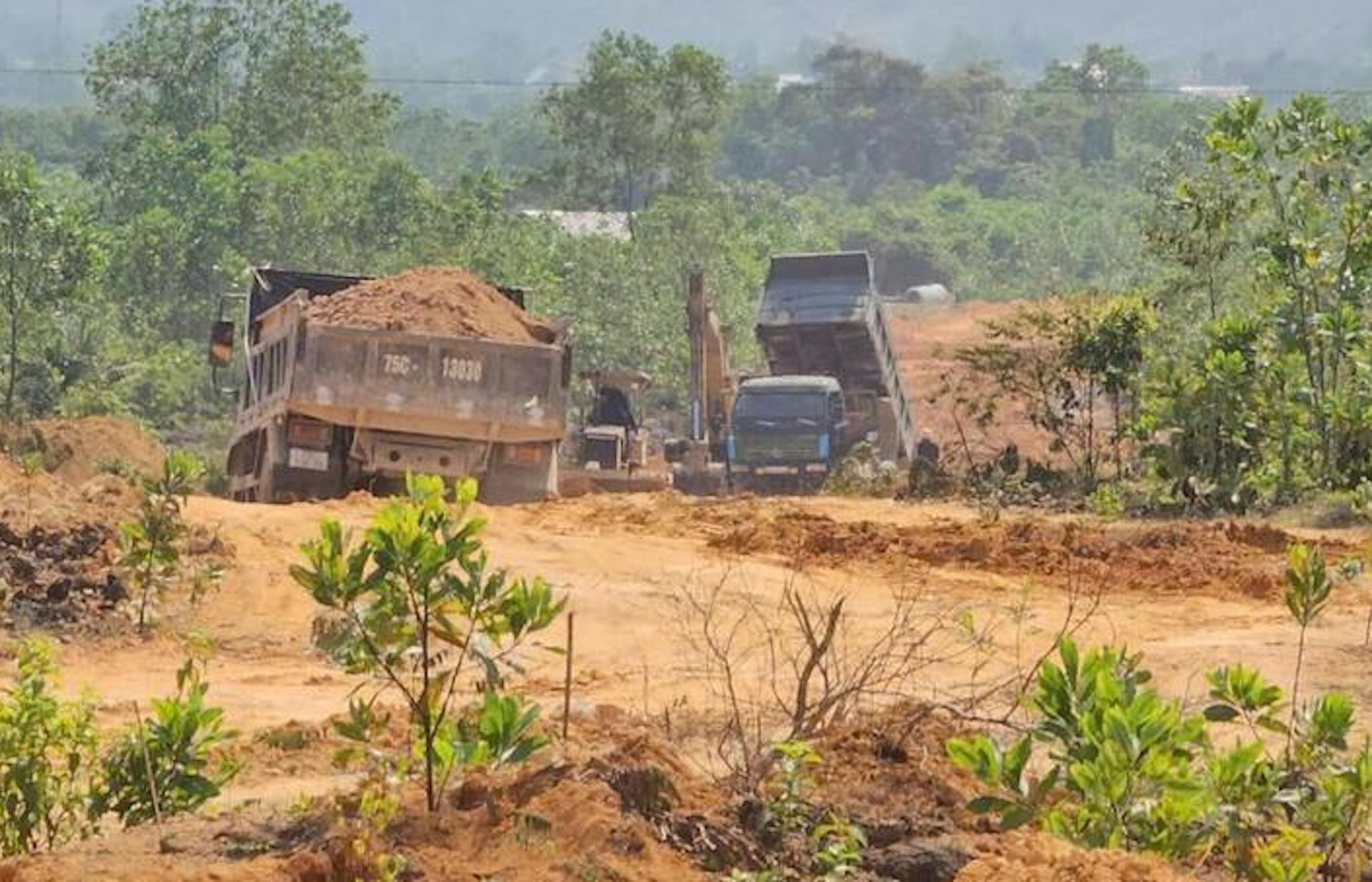 Đào đất trái phép làm đường 23 tỷ, doanh nghiệp bị phạt hơn 167 triệu đồng