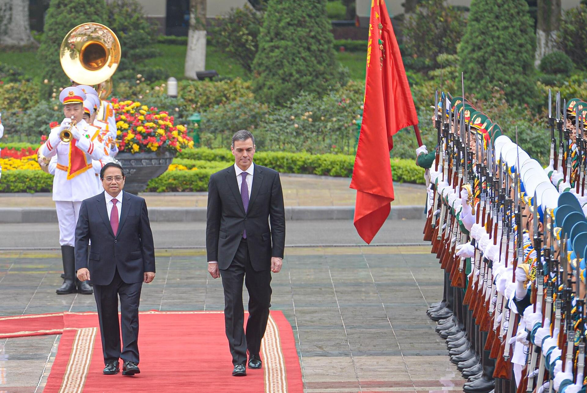 Thủ tướng Phạm Minh Chính chủ trì lễ đón Thủ tướng Tây Ban Nha Pedro Sánchez