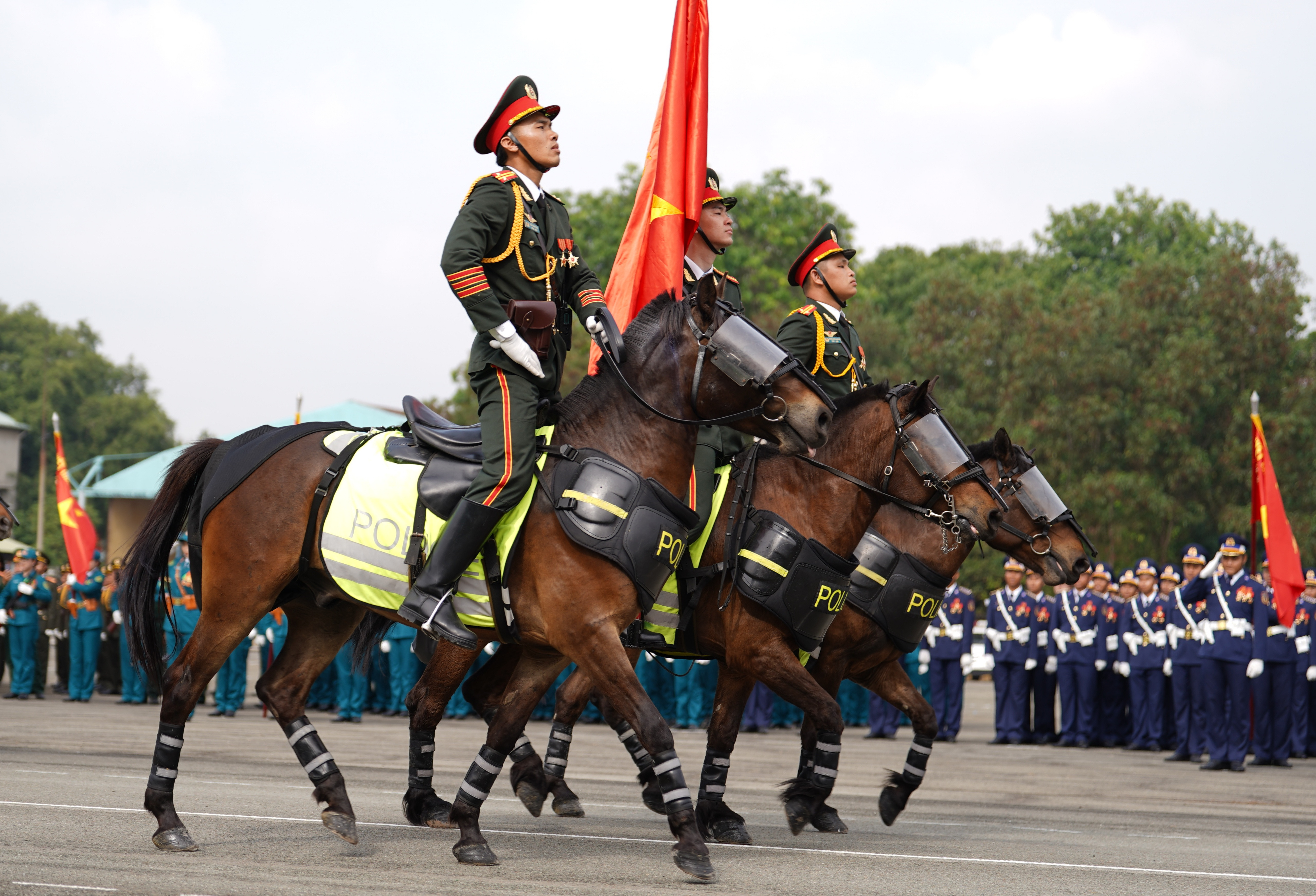 Ngắm dàn kỵ binh tinh nhuệ vượt hơn 1.700km vào Nam chuẩn bị đại lễ 30/4