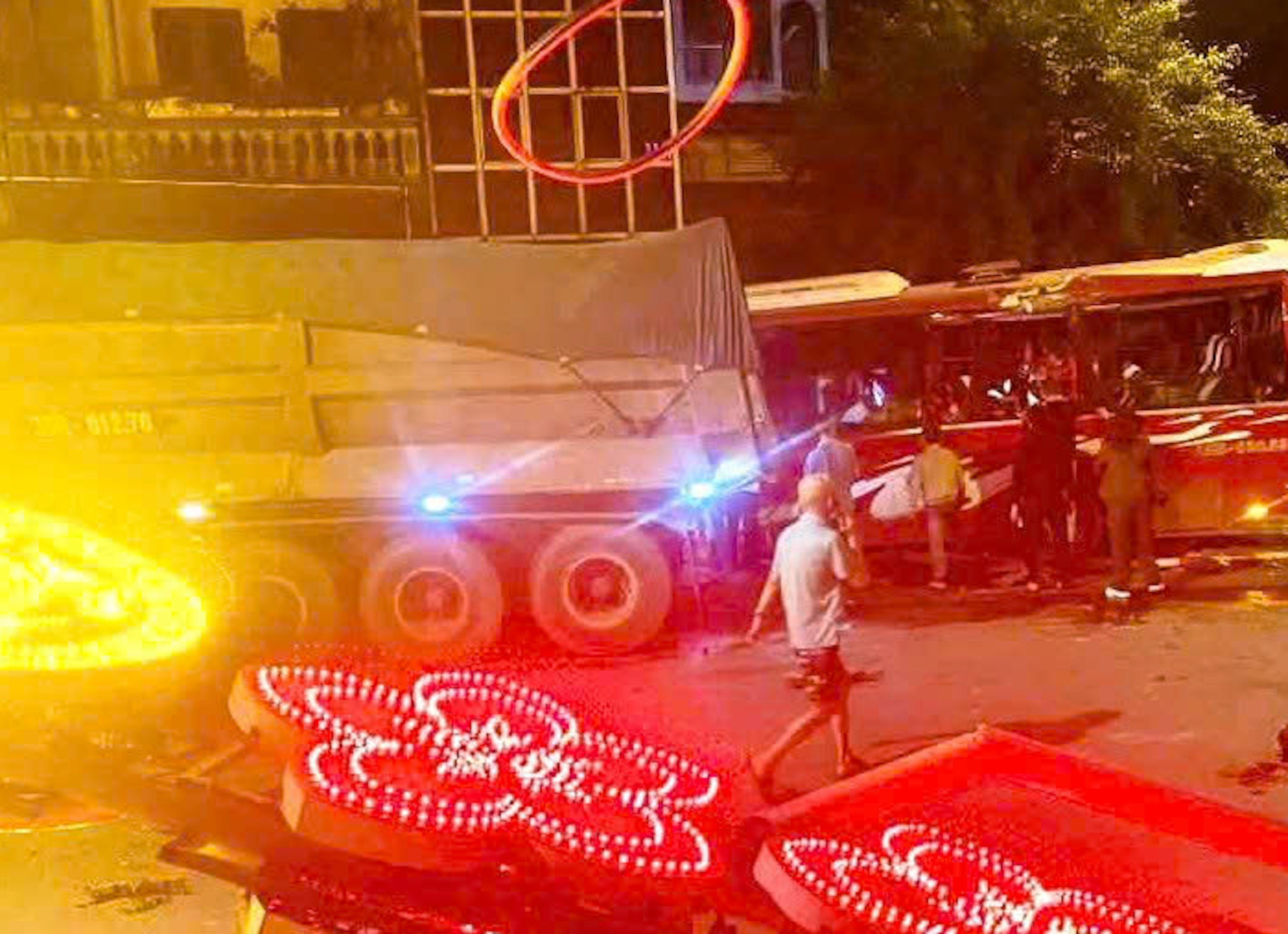 Tai nạn liên hoàn trong đêm ở Thanh Hoá, hơn 20 người bị thương