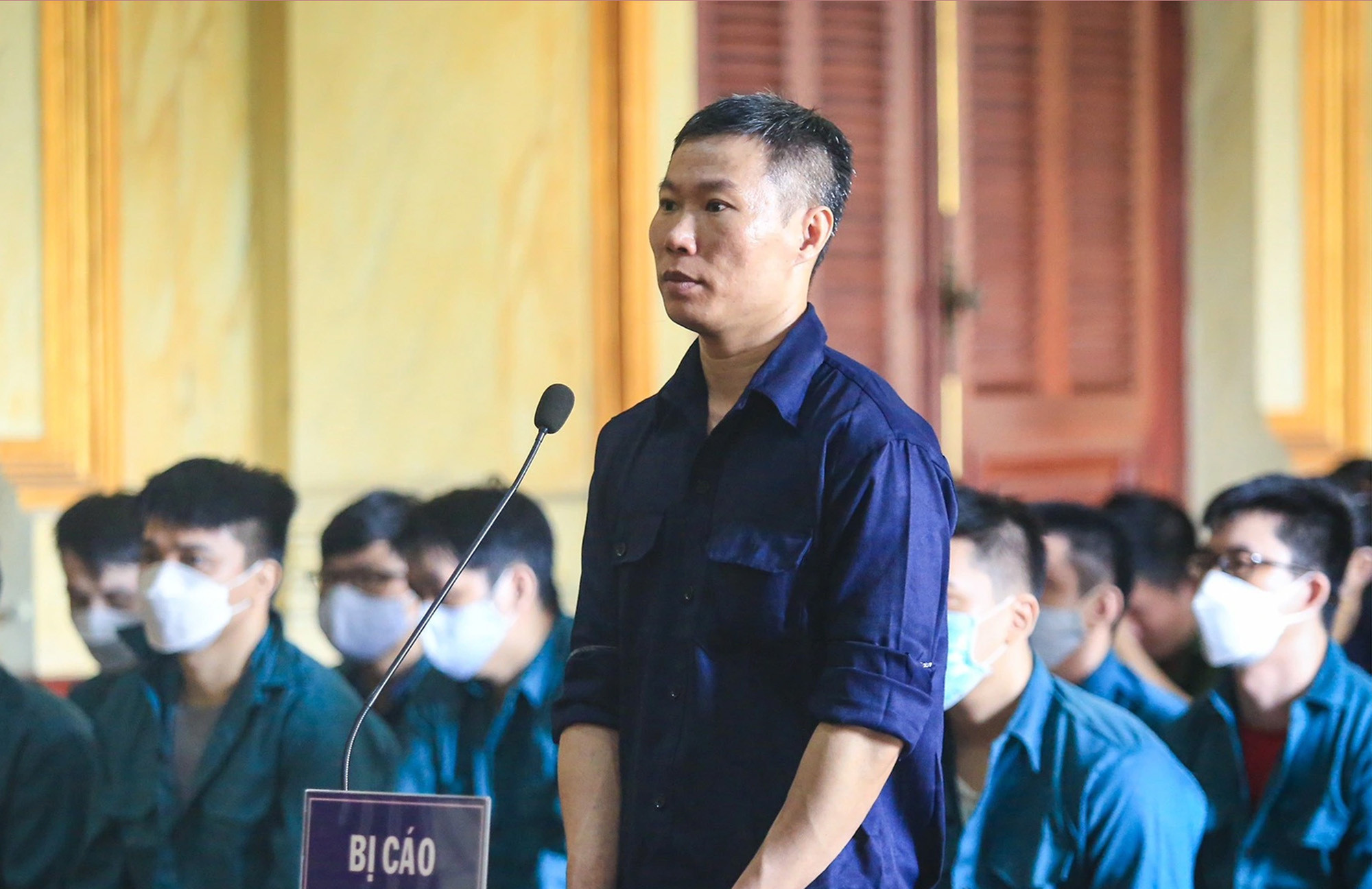 Cựu Đại úy công an cầm đầu đường dây buôn lậu hơn 200 tỷ đồng lãnh 12 năm tù