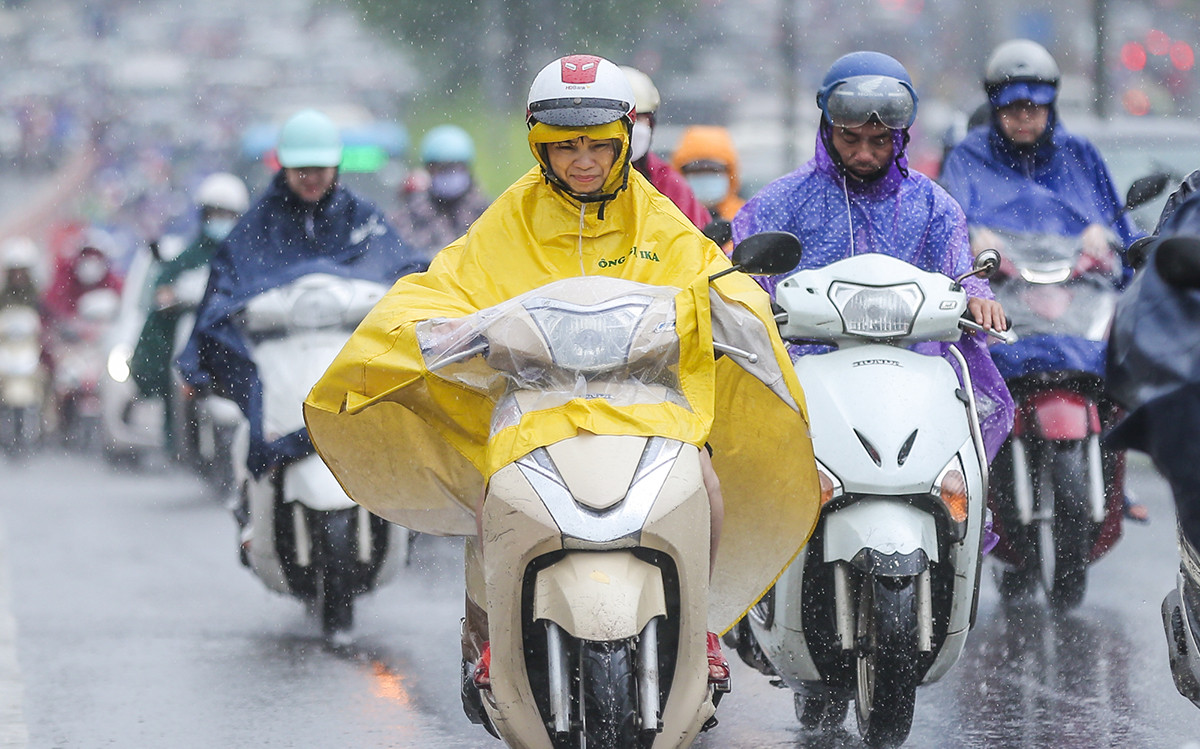 Miền Bắc sắp đón không khí lạnh, thời tiết chuyển từ nắng nóng sang mưa dông