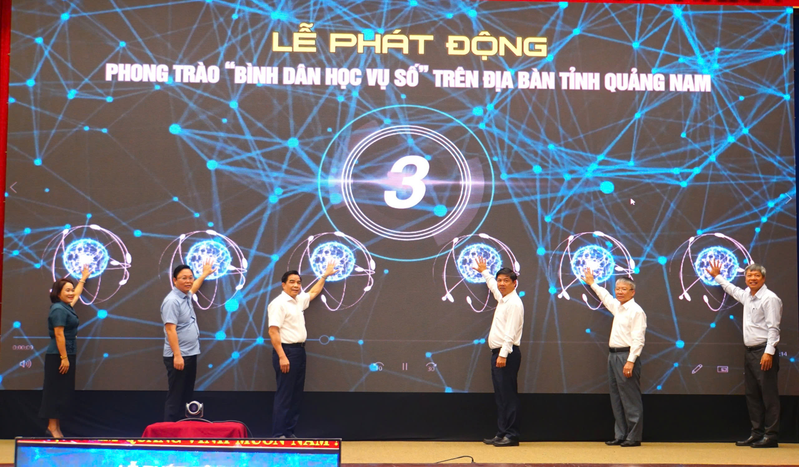 Quảng Nam phát động phong trào 'Bình dân học vụ số'