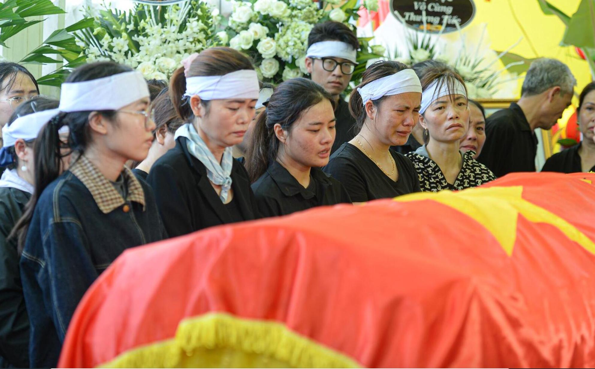 Người thân, đồng đội xót xa tiễn đưa Thiếu tá, liệt sĩ Nguyễn Đăng Khải