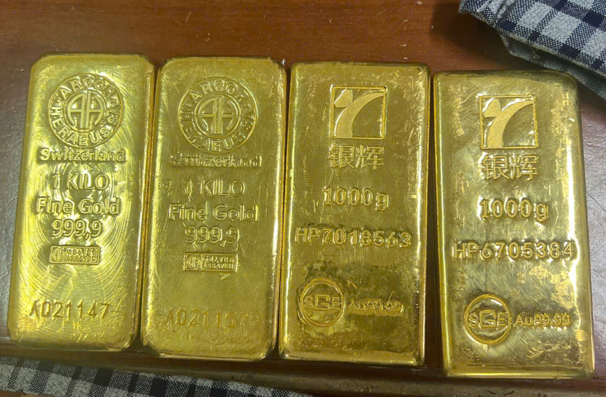 Bắt giữ người phụ nữ mang trái phép 4 kg vàng qua cửa khẩu Móng Cái