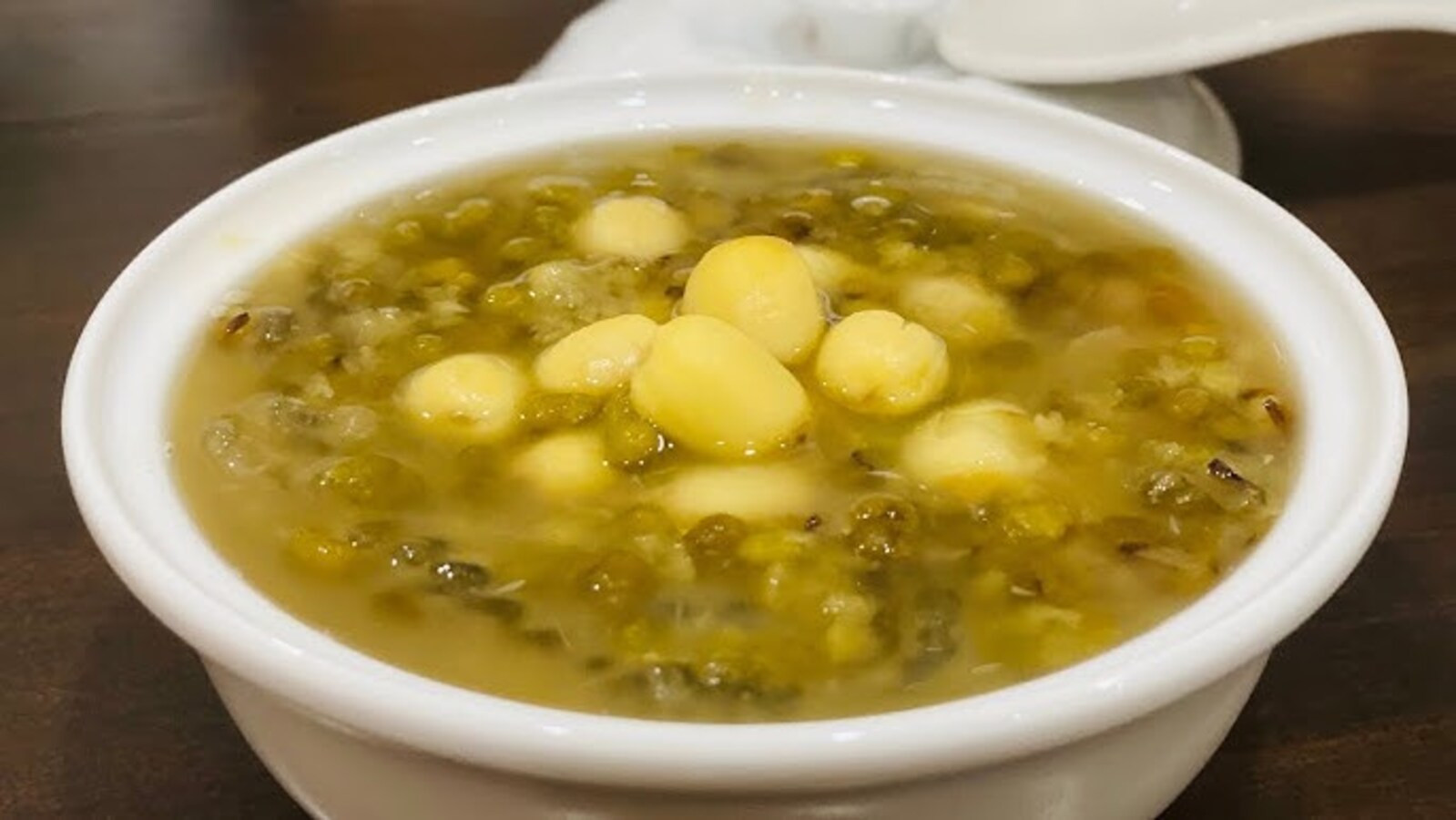 Đậu xanh nấu hạt sen mát gan, giải nhiệt ngày hè