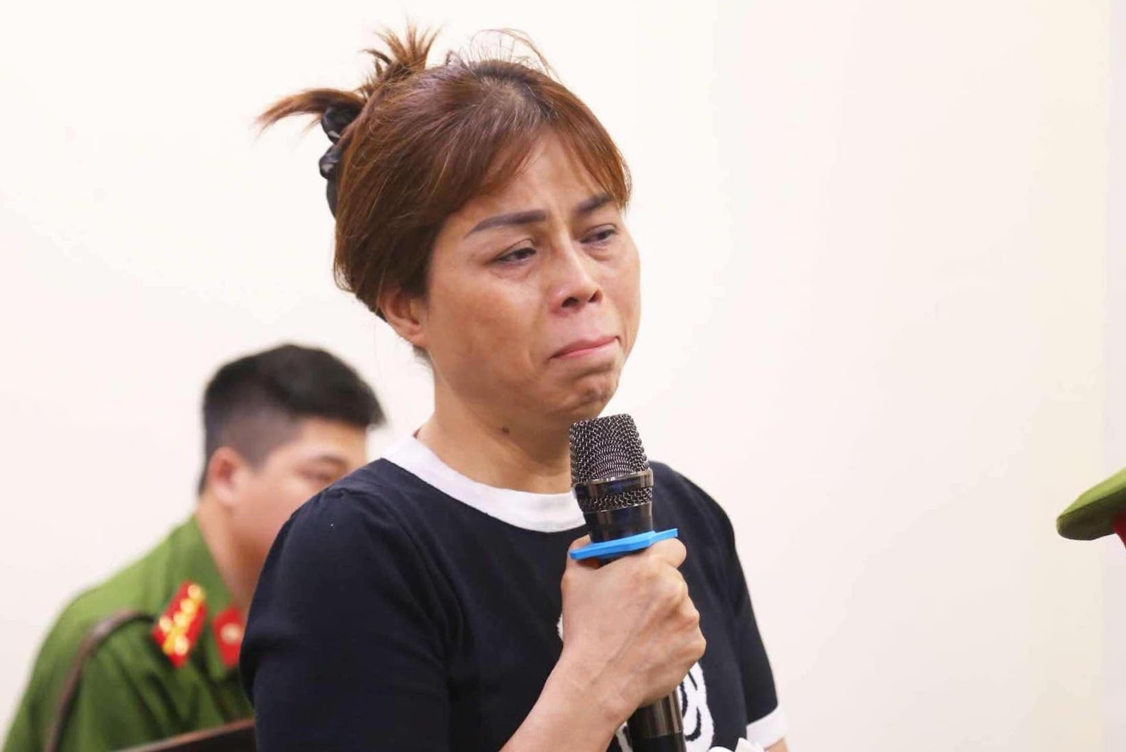 Nước mắt người mẹ tại phiên xét xử nhóm ‘quái xế’ tông chết cô gái dừng đèn đỏ