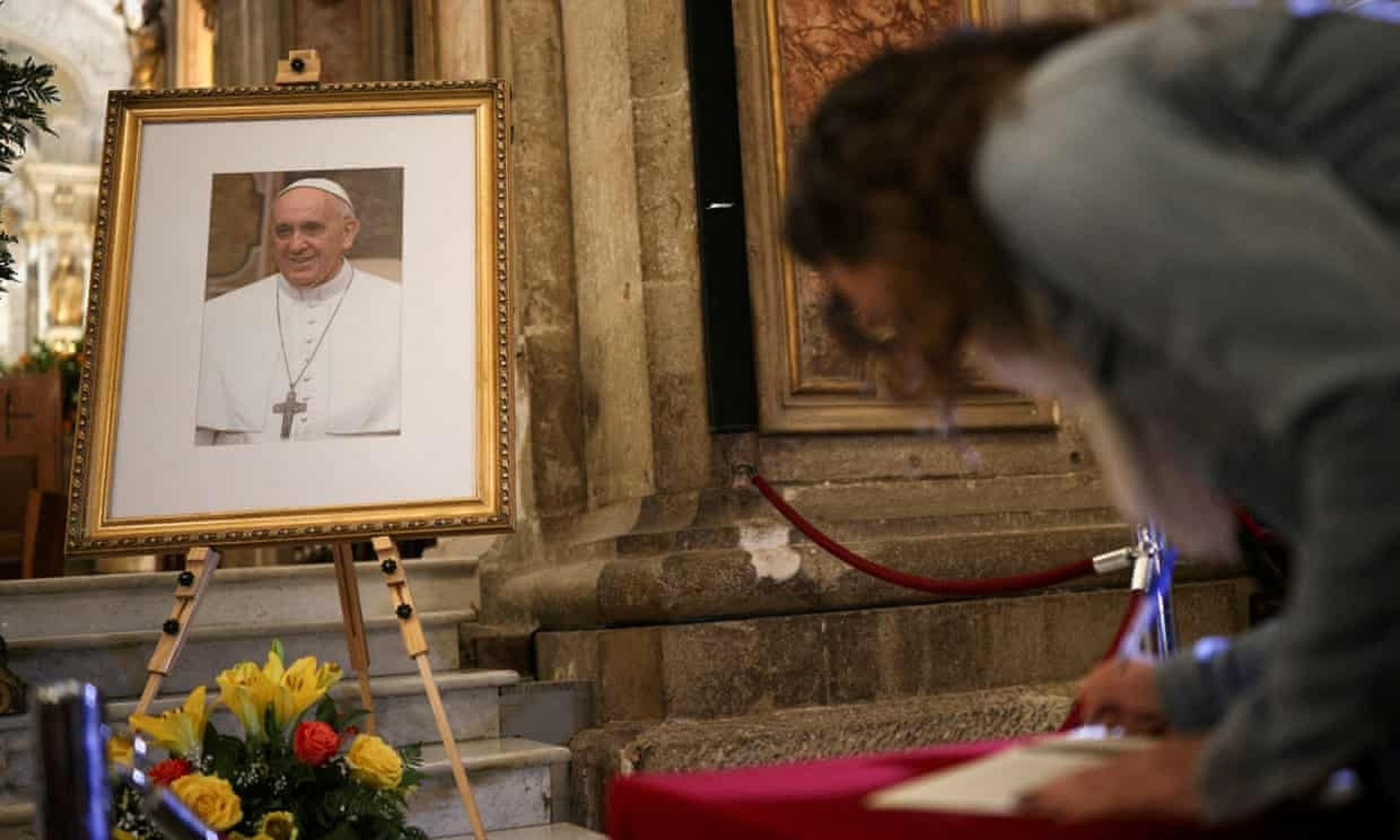 Giáo hoàng Francis qua đời vì đột quỵ và suy tim