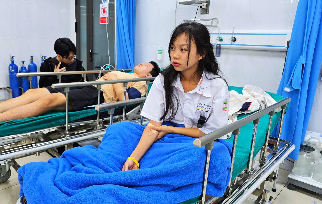 Nạn nhân vụ lật xe chở 20 học sinh tại Gia Lai:  ‘May là xe chạy chậm’