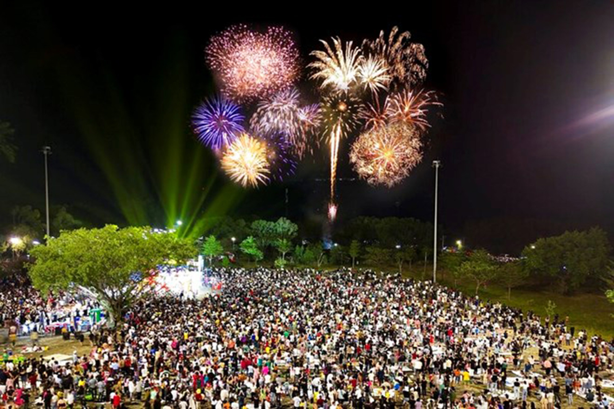 Tây Ninh bắn pháo hoa mừng 50 năm Giải phóng miền Nam, thống nhất đất nước