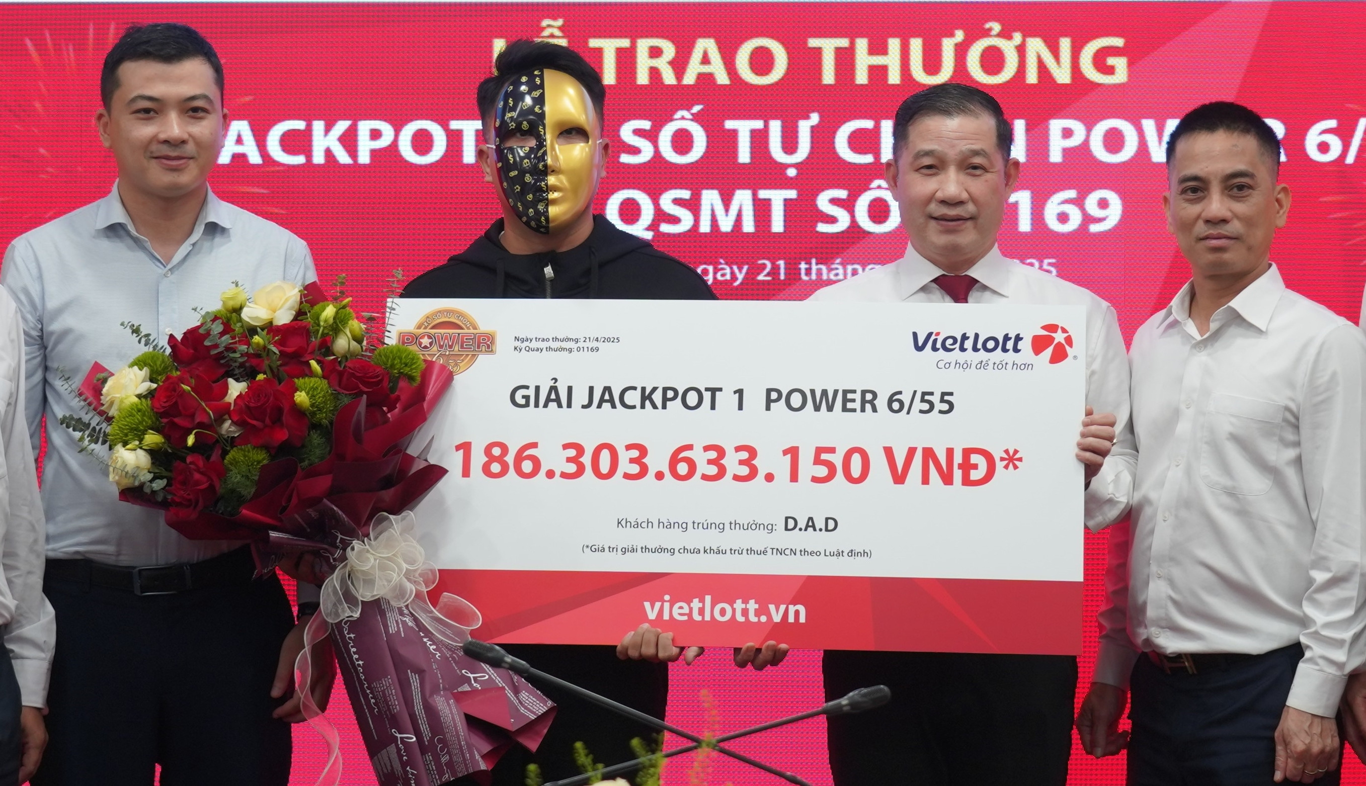 Nam thanh niên ở Bình Dương qua Thủ Đức mua vé số trúng hơn 186 tỷ đồng