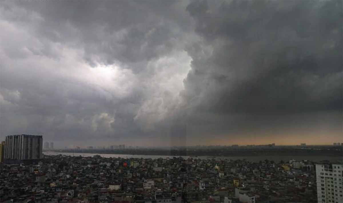 Ngày mai miền Bắc nhiều nơi có dông, đề phòng mưa đá