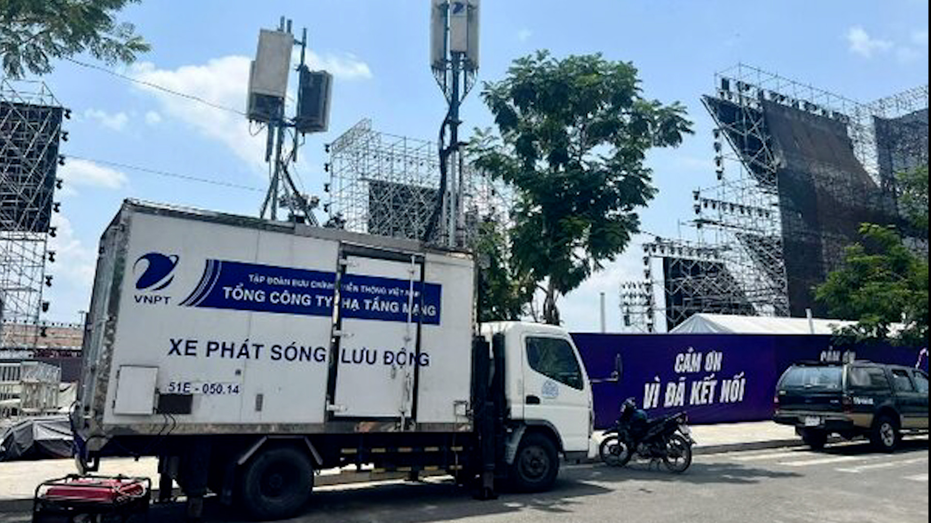 57 trạm phát sóng dã chiến sẵn sàng phục vụ lưu lượng 'khủng' đại lễ 30/4