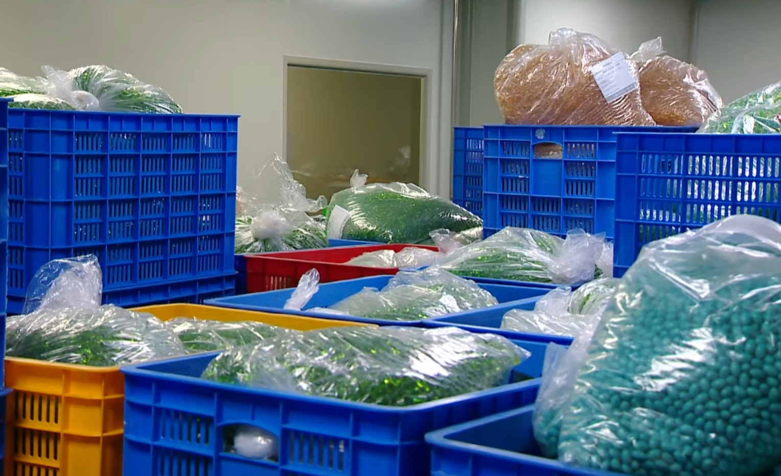 Bộ Công an thu giữ 100 tấn thực phẩm chức năng giả dành cho người già, trẻ em