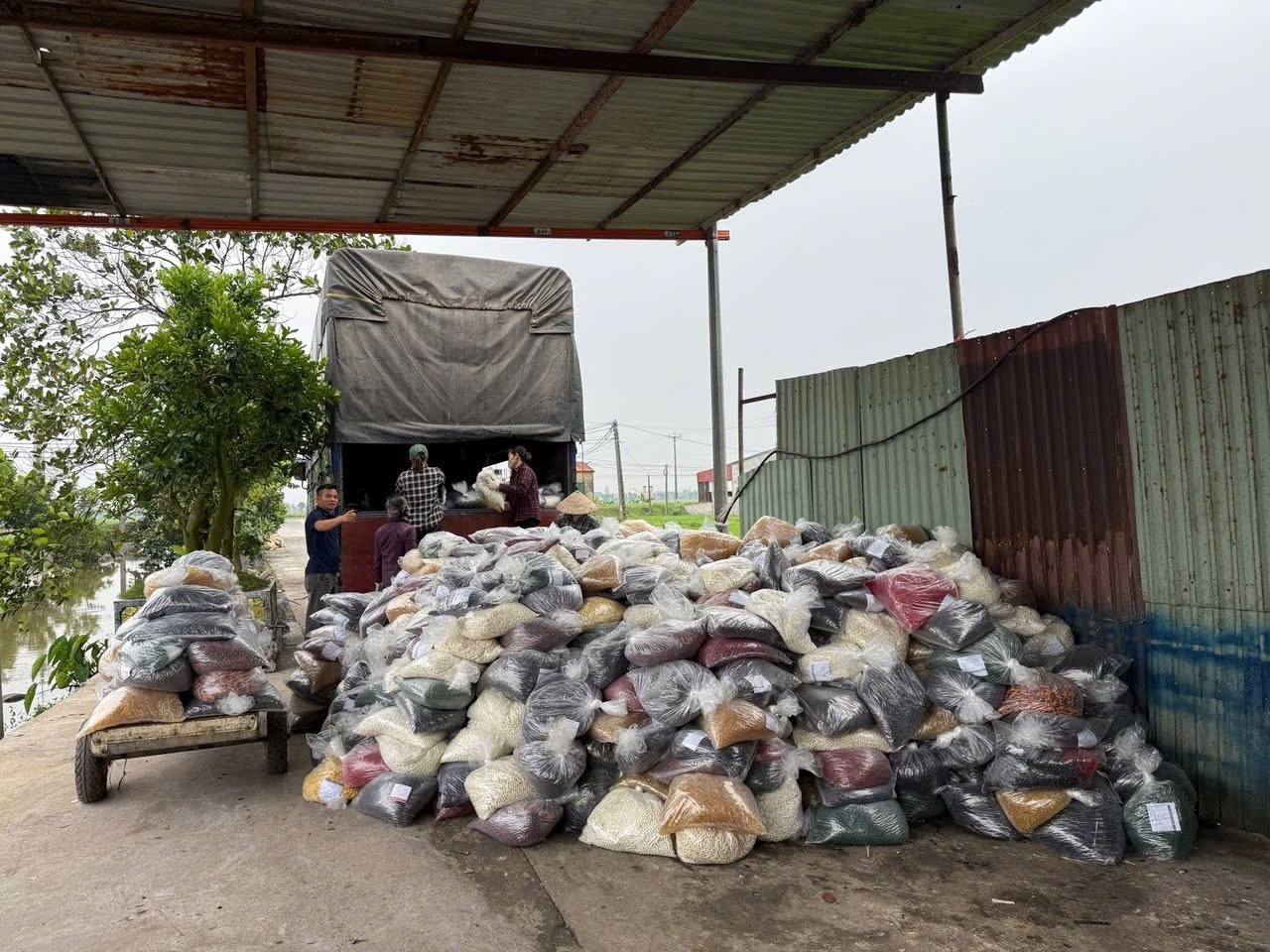 Vụ 100 tấn thực phẩm chức năng giả: Chi tiền 'lobby' để giảm lỗi khi thẩm định