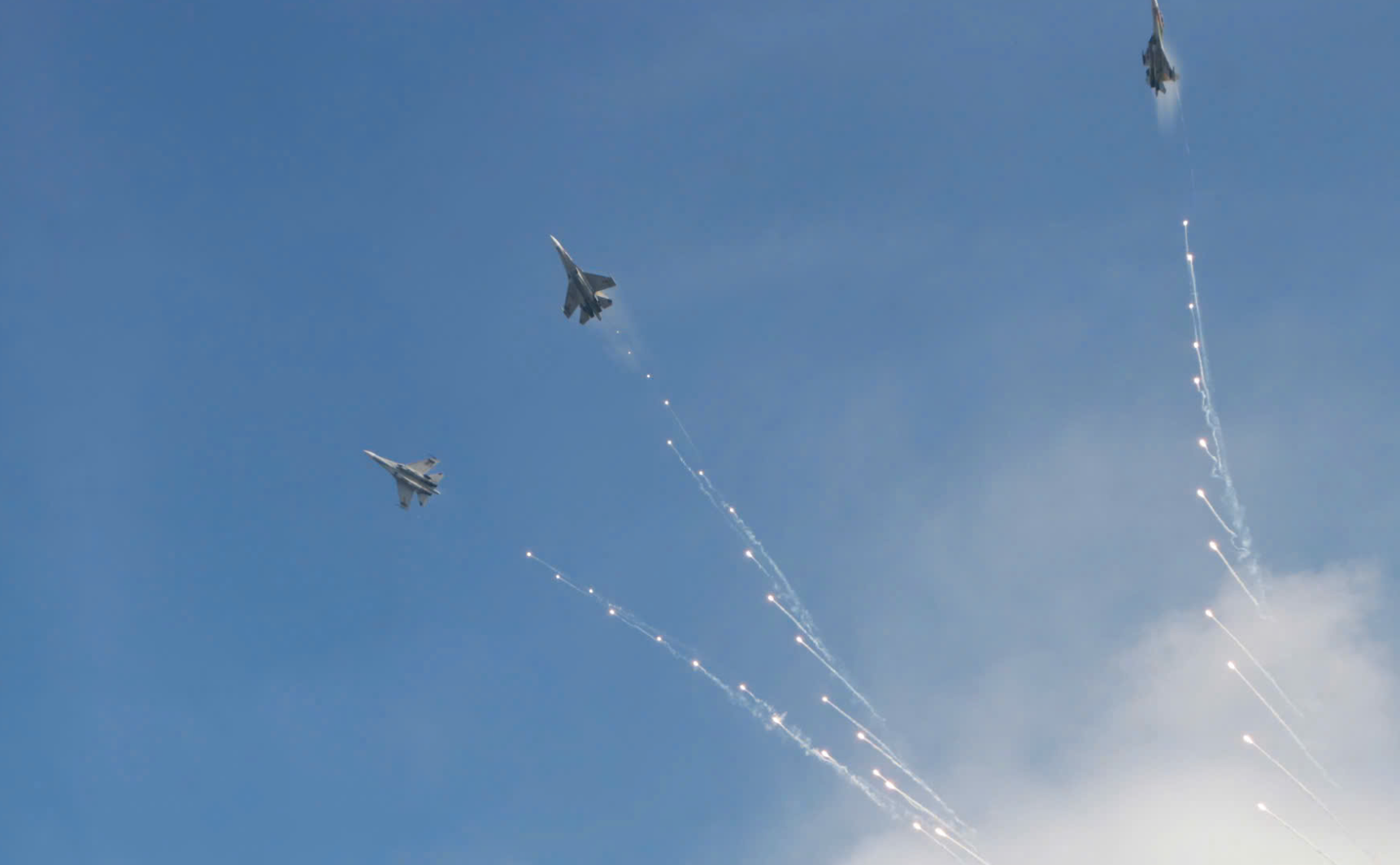 Mãn nhãn với màn thả bẫy nhiệt của tiêm kích Su30-MK2 