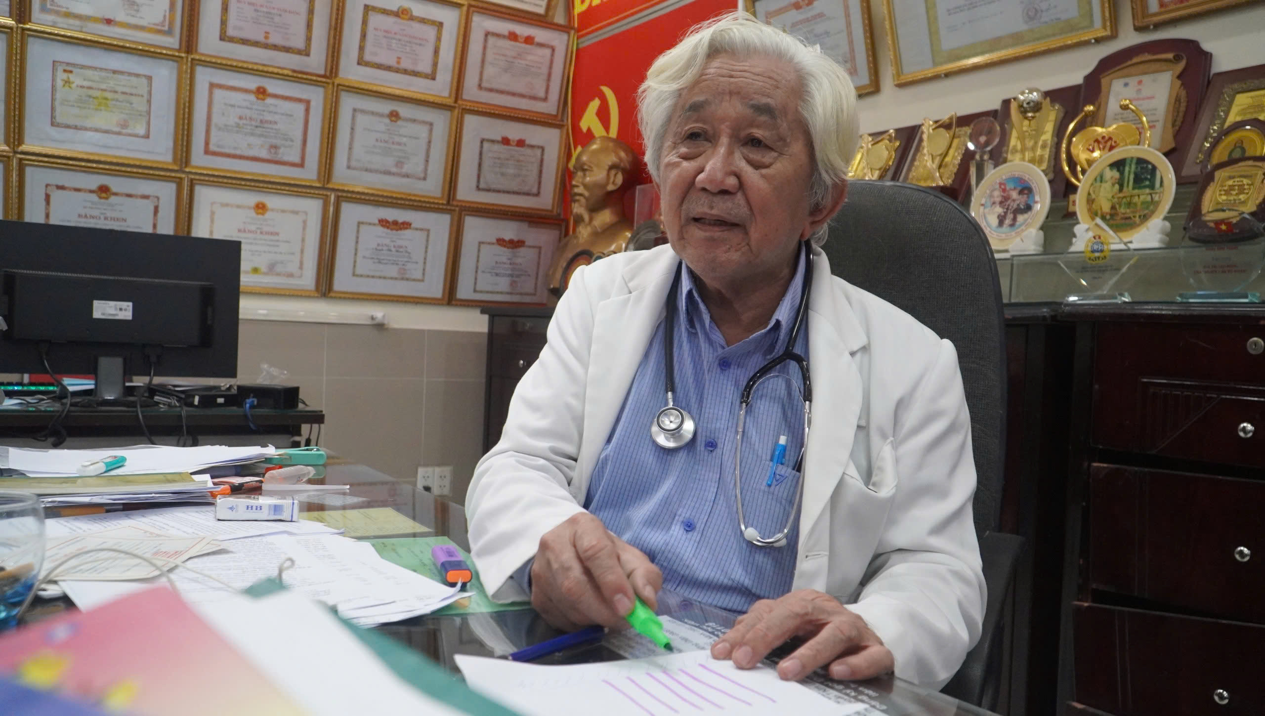 Từ điệp viên A10 đến bác sĩ thầm lặng cứu những phận người lầm lỡ