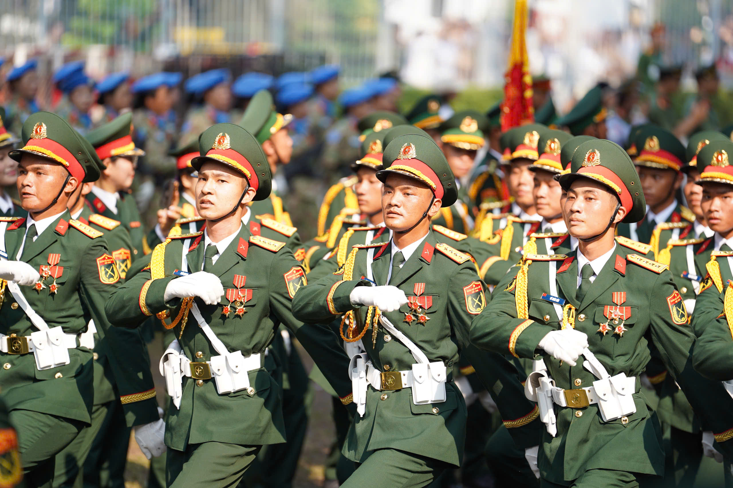 Toàn cảnh lễ diễu binh uy nghiêm, hùng tráng mừng đại lễ 30/4