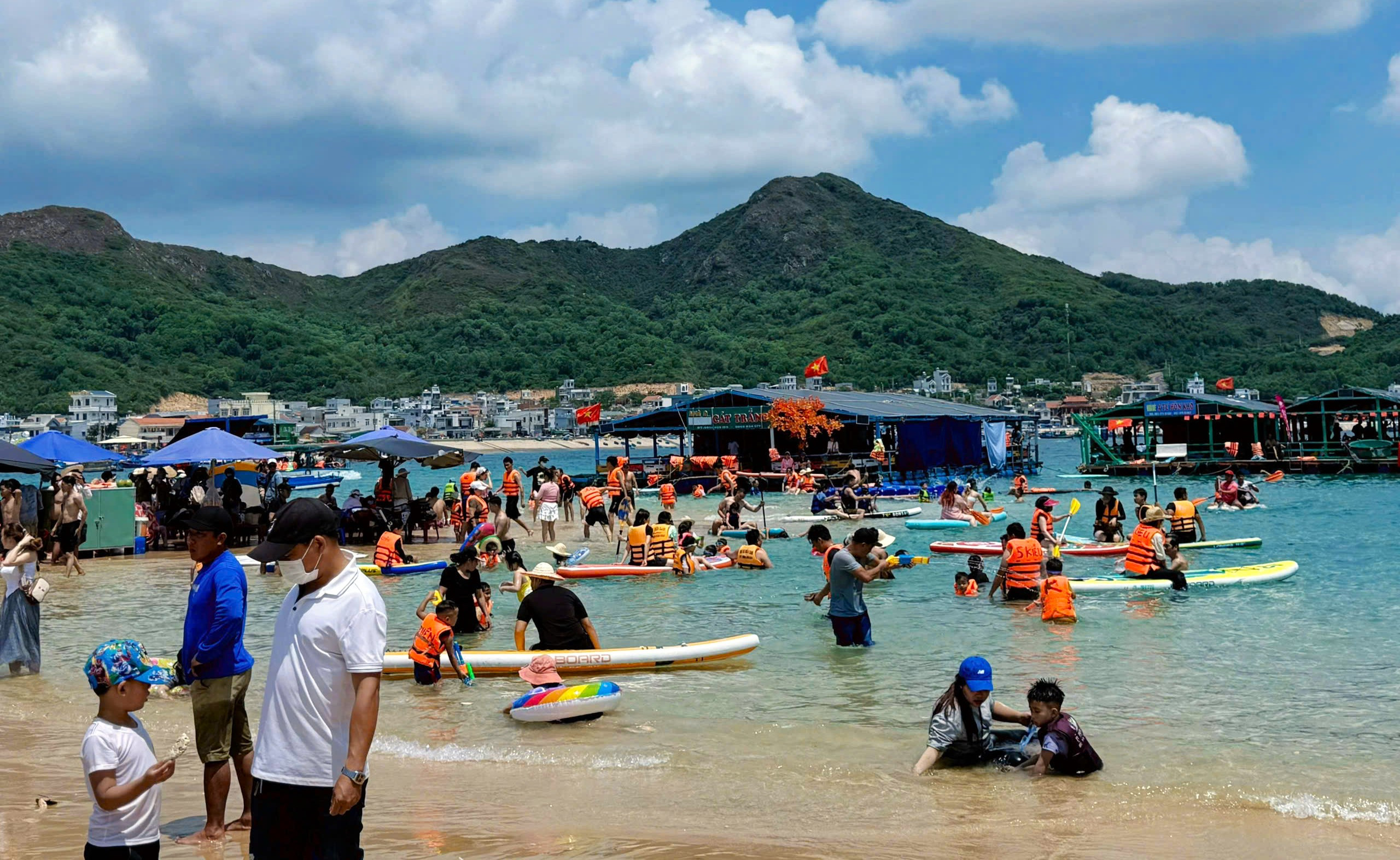 Bình Định 'siết' hoạt động mô tô nước sau vụ bé gái 8 tuổi thiệt mạng