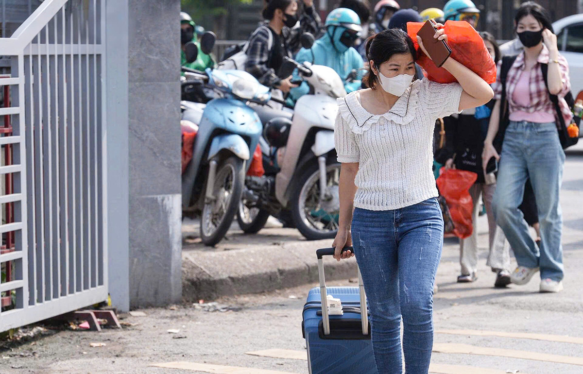 Dự báo thời tiết ngày 4/5: Hà Nội nắng rát, TP.HCM mưa dông