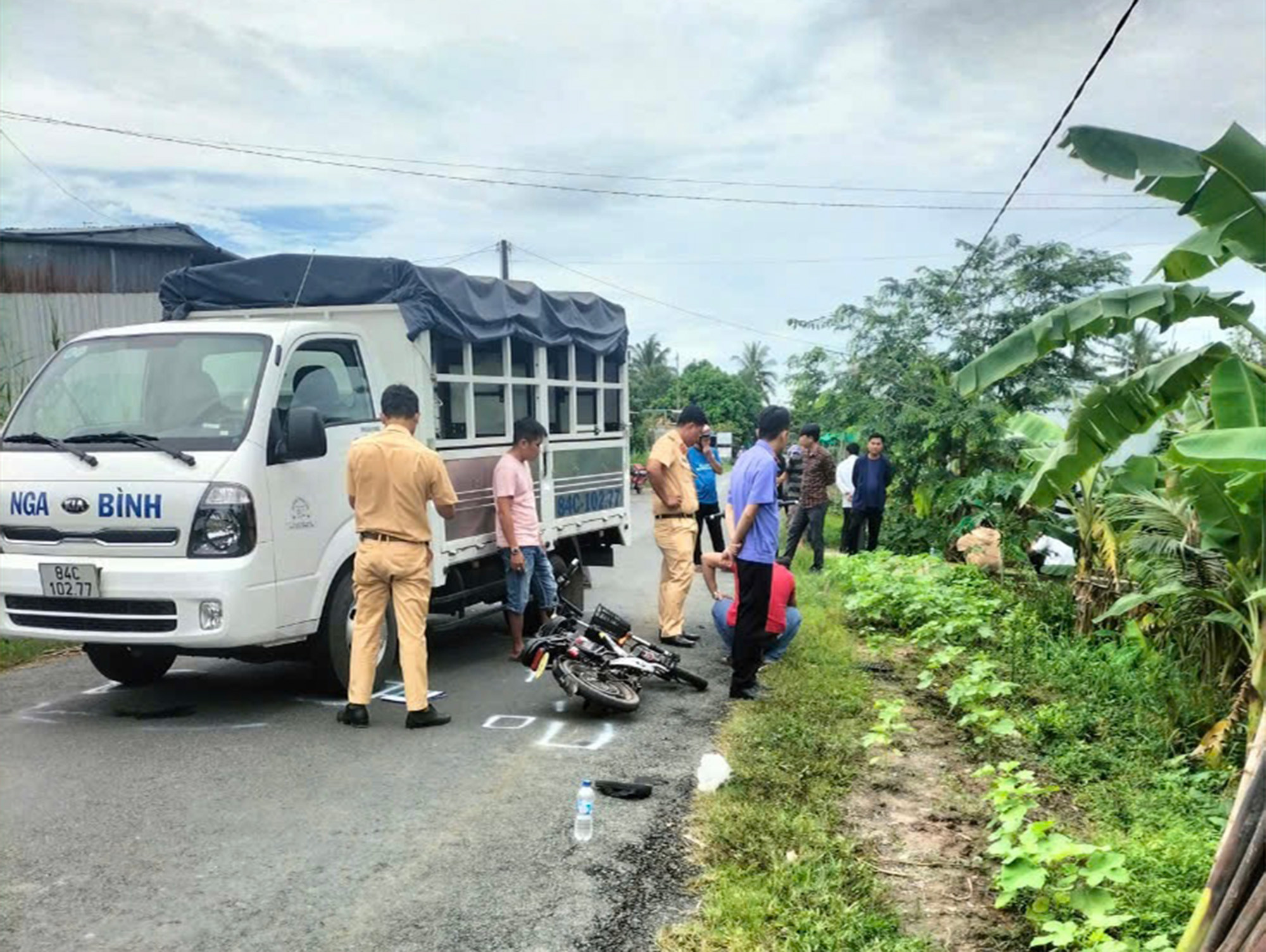 Cha bắn tài xế cán chết con mình: Khởi tố hình sự vụ TNGT khiến nữ sinh tử vong