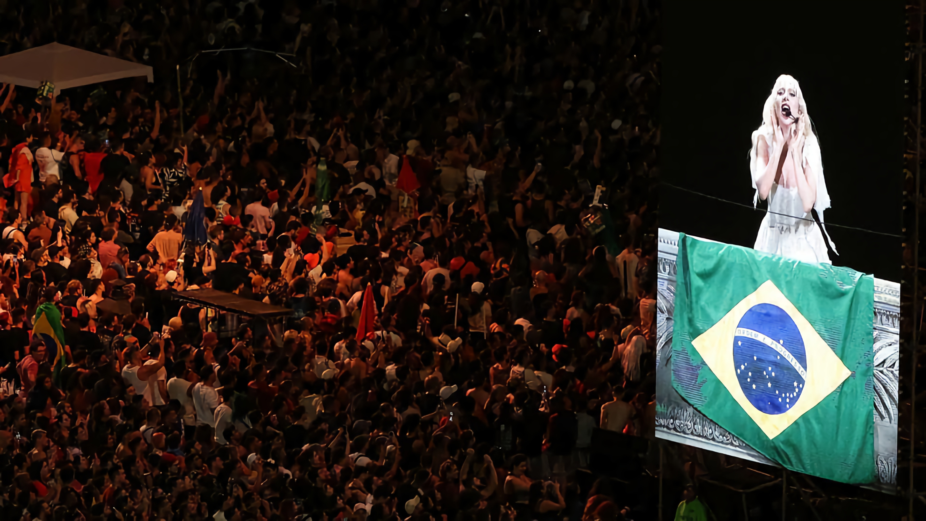 Âm mưu đánh bom đáng sợ ở đêm diễn hơn 2 triệu người của Lady Gaga