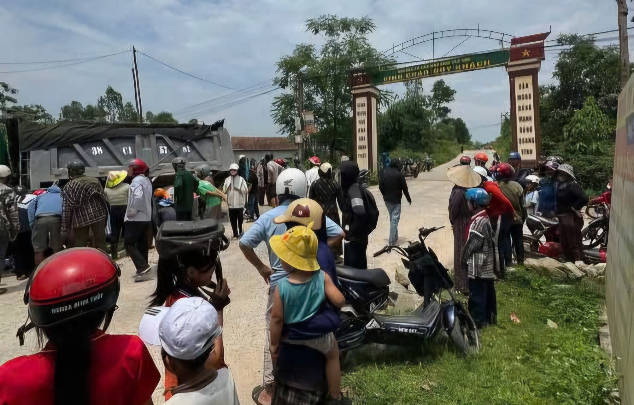 Xe tải va chạm xe máy, 2 nam sinh lớp 12 ở Hà Tĩnh thương vong