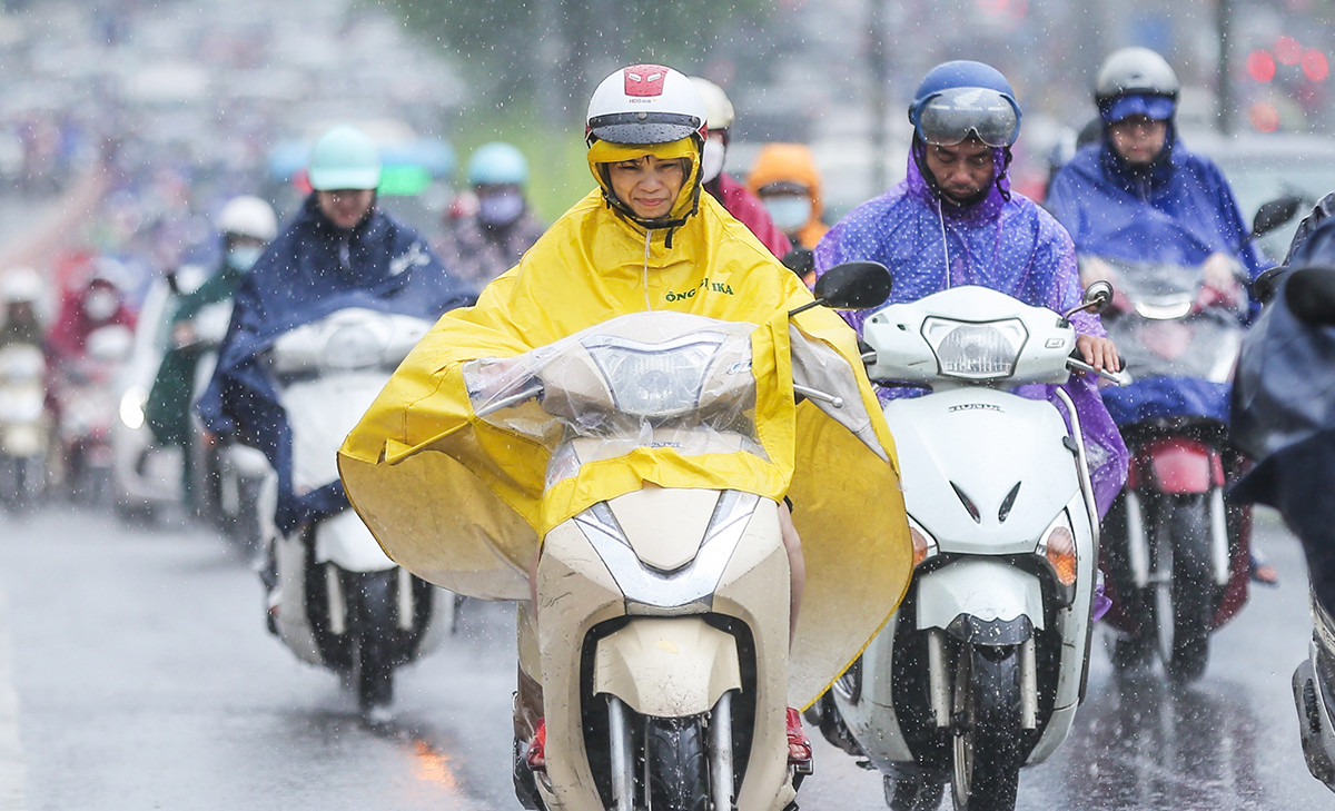 Bắc và Trung Bộ sắp hứng mưa lớn sau những ngày nắng nóng gần 40°C
