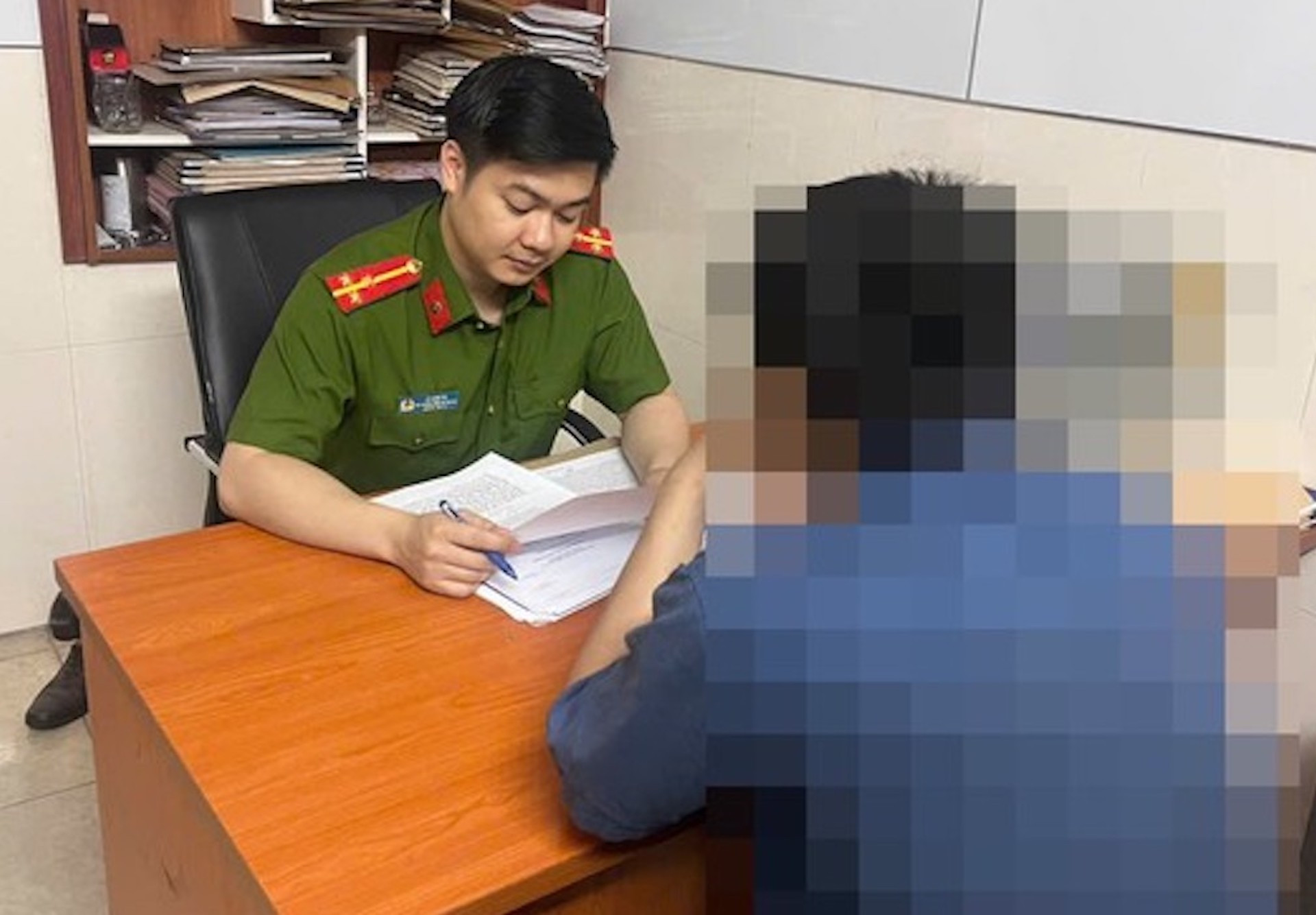 Giải cứu nam sinh bị công an rởm 'bắt giam online', ép bố mẹ chuyển 1 tỷ đồng