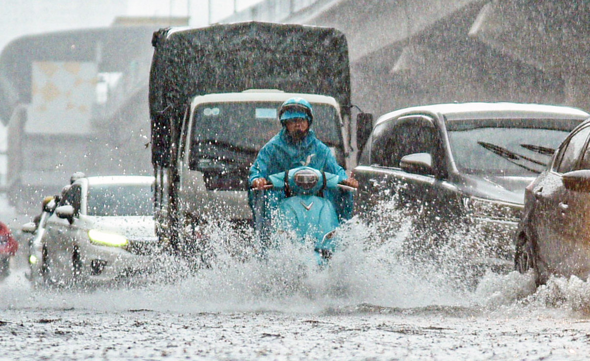 Không khí lạnh sắp tràn về, Bắc Bộ và Bắc Trung Bộ mưa lớn, có nơi dưới 18°C