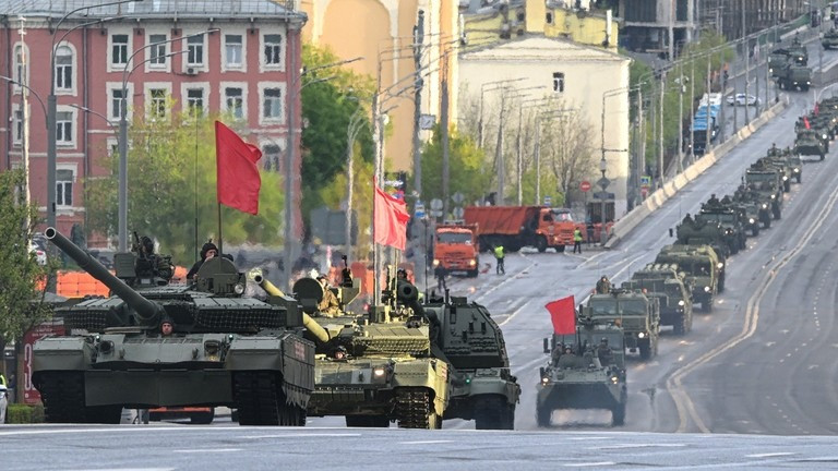 Rầm rộ diễu binh khắp các thành phố Nga mừng Ngày Chiến thắng 