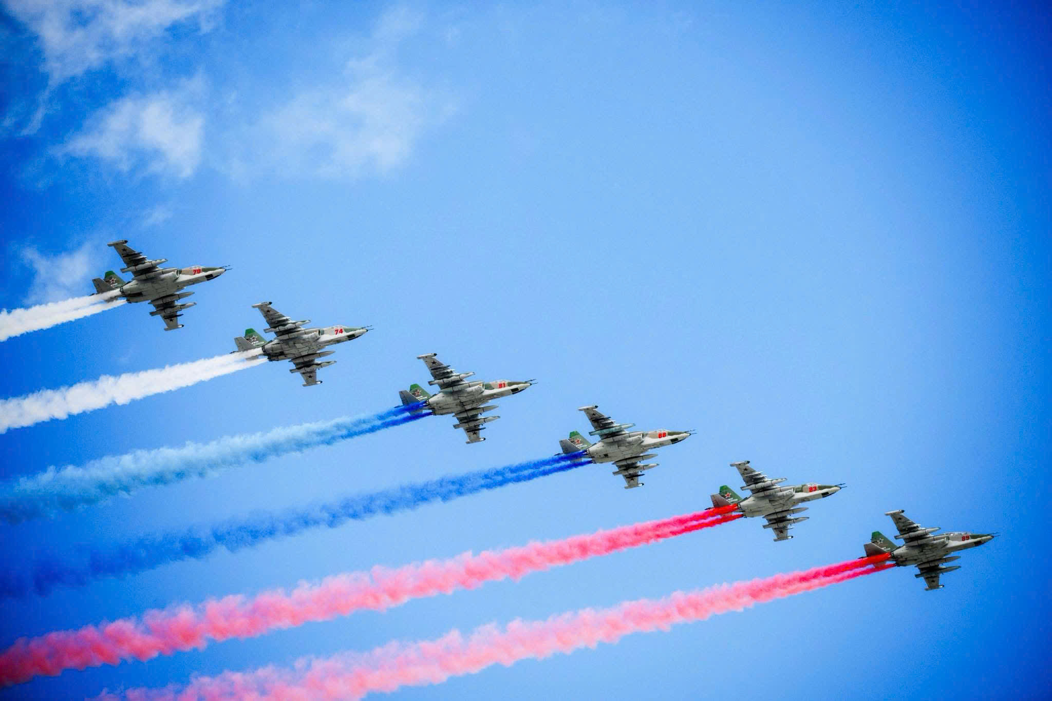 Mãn nhãn màn trình diễn chi tiết từng mi-li-mét của không quân Nga 