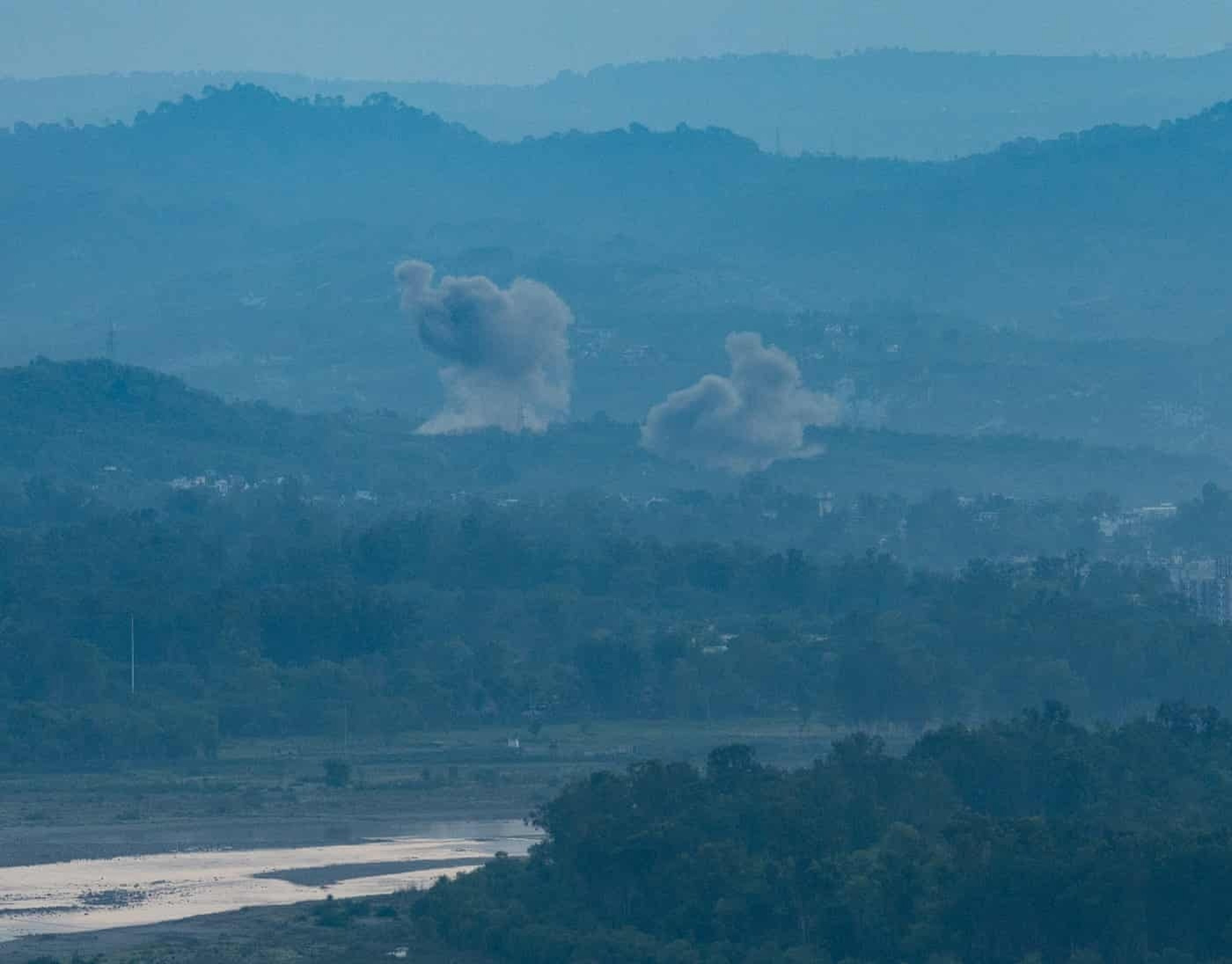Pakistan tuyên bố làm tê liệt lưới điện Ấn Độ, New Delhi điều quân đến biên giới