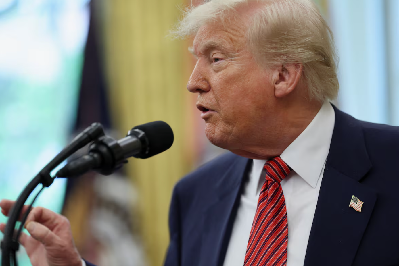 Tổng thống Trump ký lệnh chi tiền cho người nhập cư tự trục xuất 