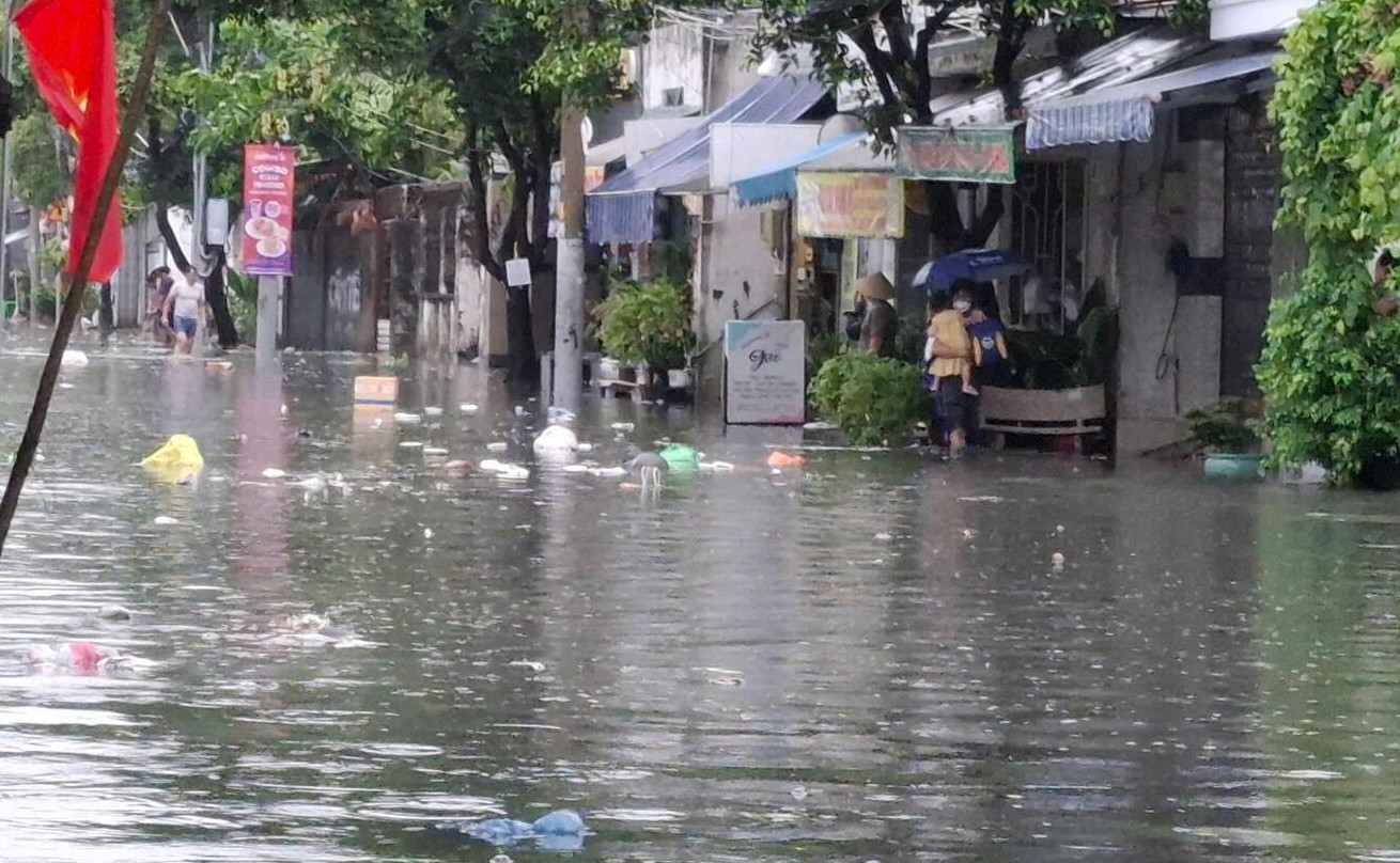 Chuyên gia lý giải nguyên nhân trận mưa lớn nhất từ đầu năm ở TP.HCM