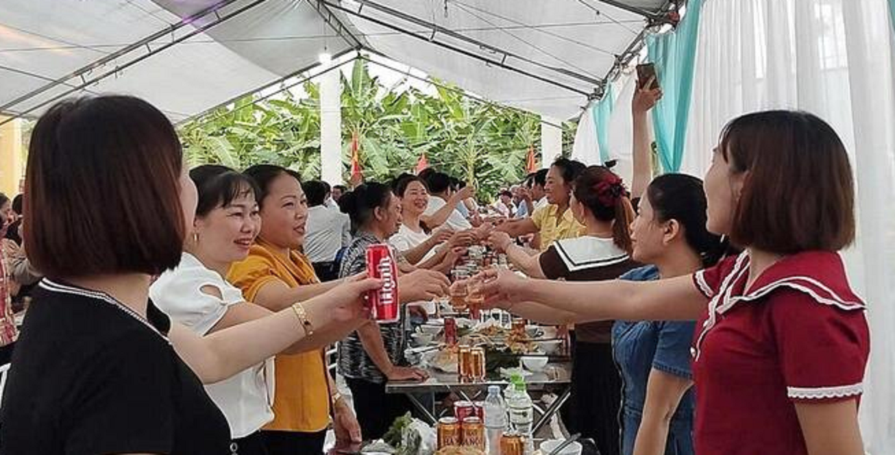 Hơn 1.700 thôn, tổ dân phố Hải Phòng ăn 'bữa cơm đoàn kết' mừng ngày giải phóng