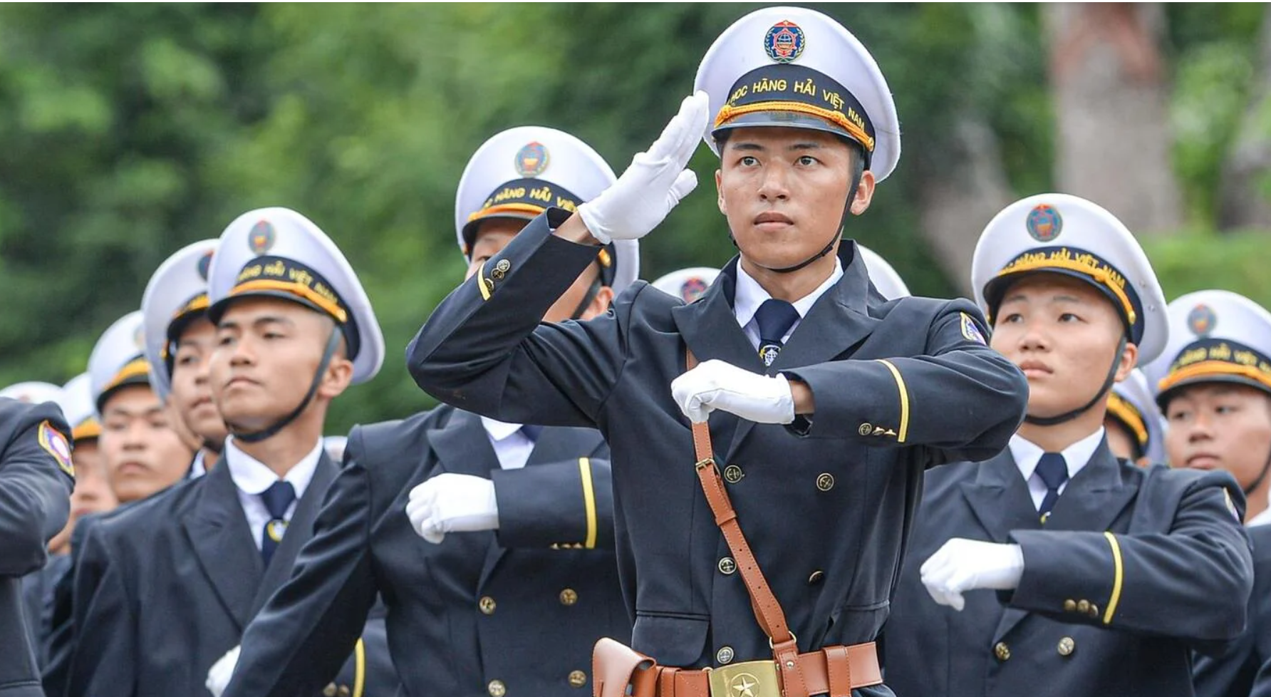 Xem lễ duyệt đội ngũ, diễu hành quần chúng kỷ niệm 70 năm giải phóng Hải Phòng