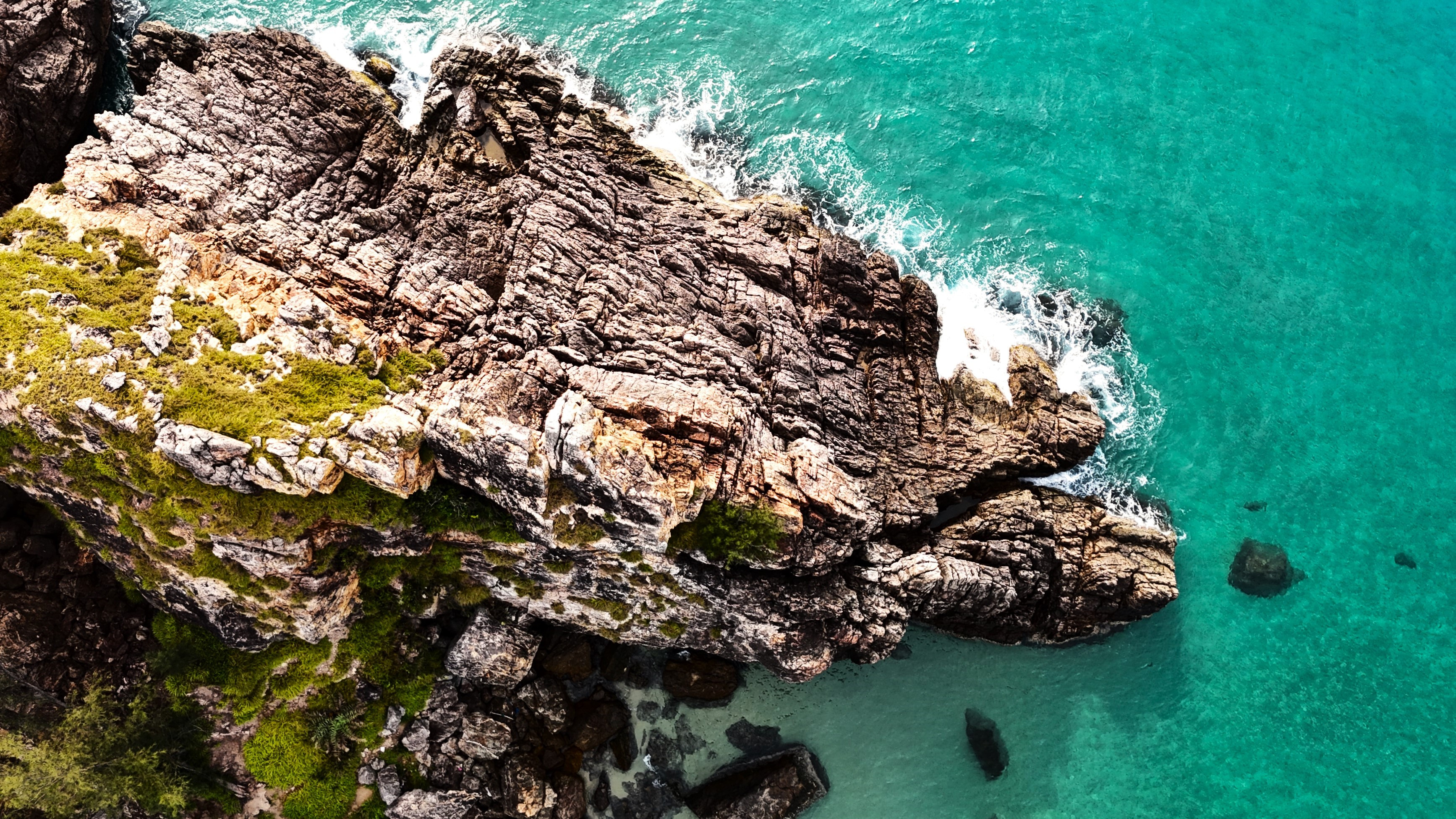  Vẻ đẹp hoang sơ và câu chuyện kỳ bí của mũi Vi Rồng tại Bình Định