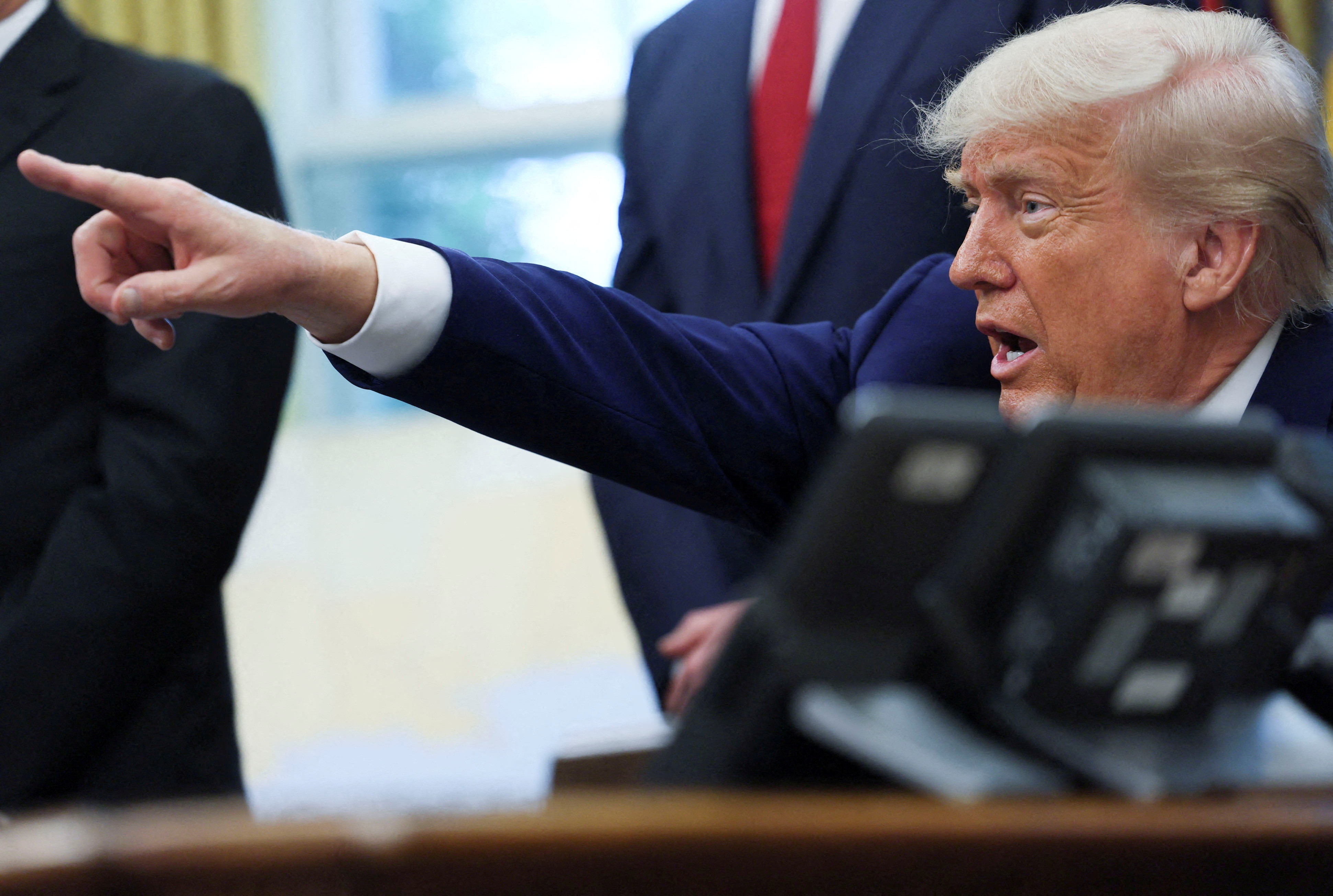 Ông Trump dừng đàm phán thuế trong vài tuần tới, sẽ gửi thông báo cho 150 nước