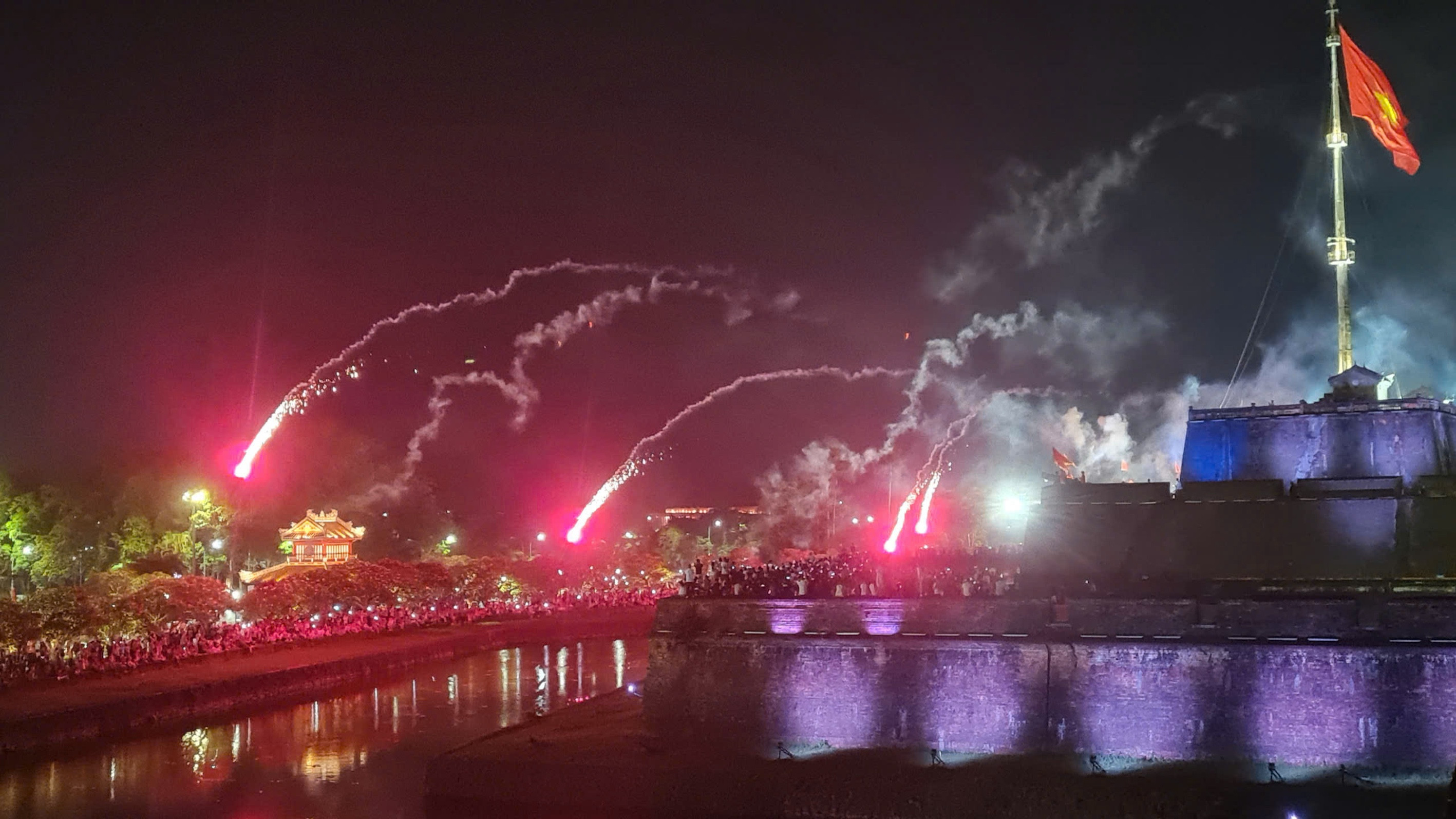 Hoả pháo súng thần công ở Huế bay trúng khu vực khán giả: Sở báo cáo gì với Bộ?