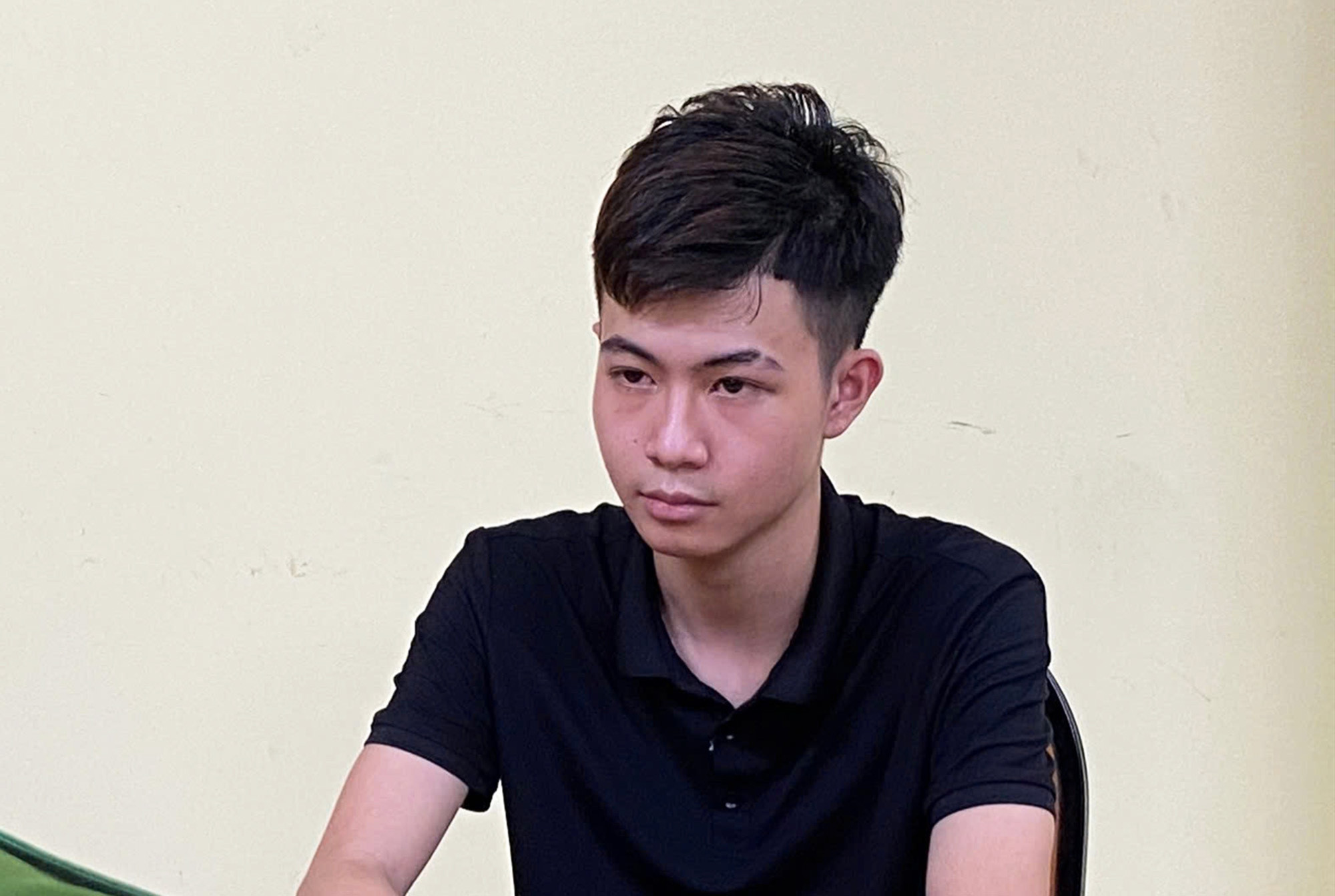 Bắt kẻ dùng vỏ chai bia đánh vào đầu khách nước ngoài trên phố Bùi Viện