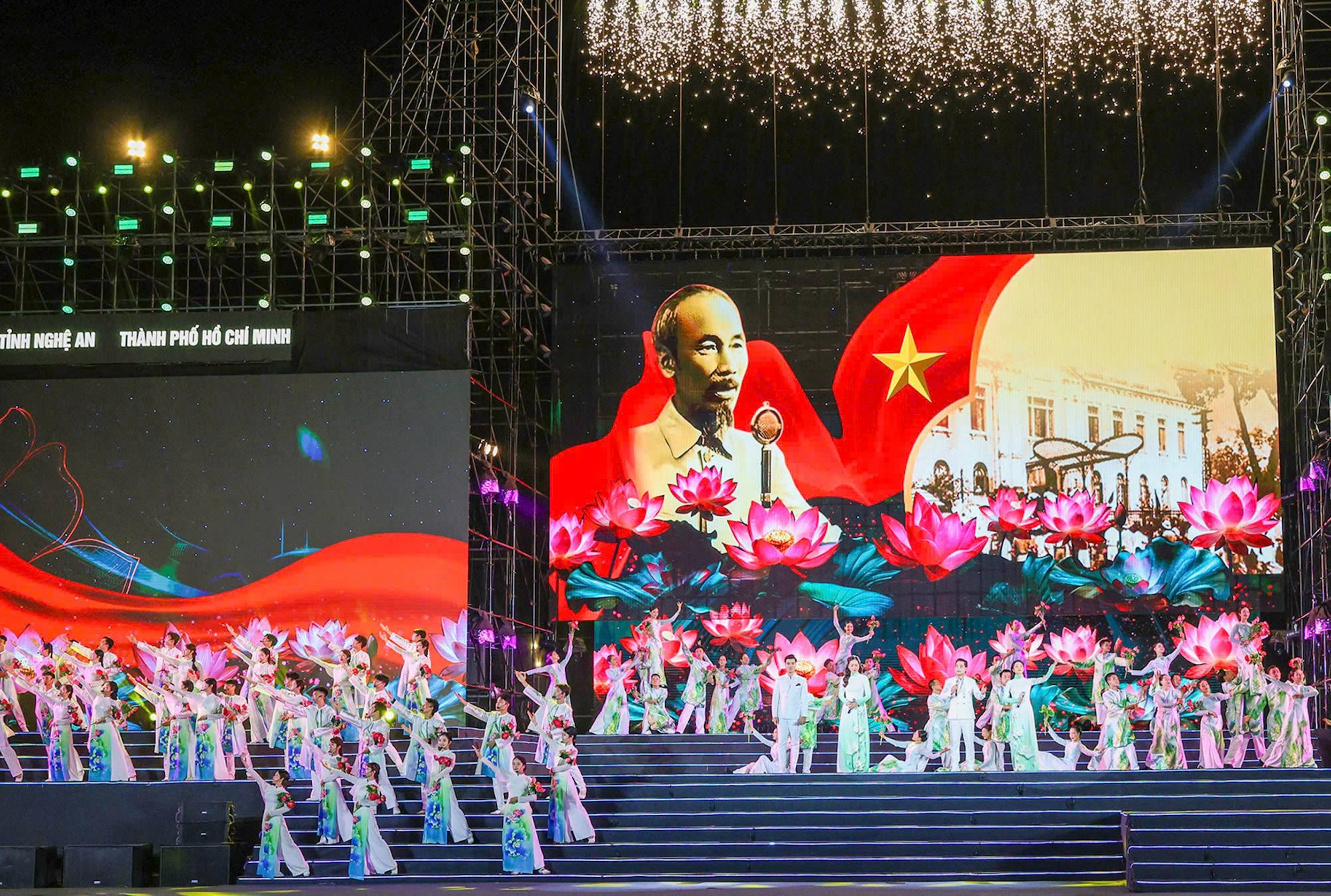 Lắng đọng chương trình nghệ thuật bế mạc Lễ hội Làng Sen 2025