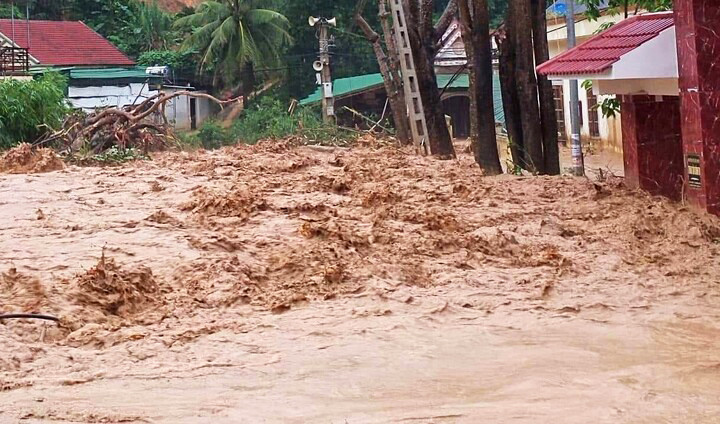 Cả nước nhiều nơi mưa to, nguy cơ lũ quét và sạt lở trên 50 huyện ở 8 tỉnh