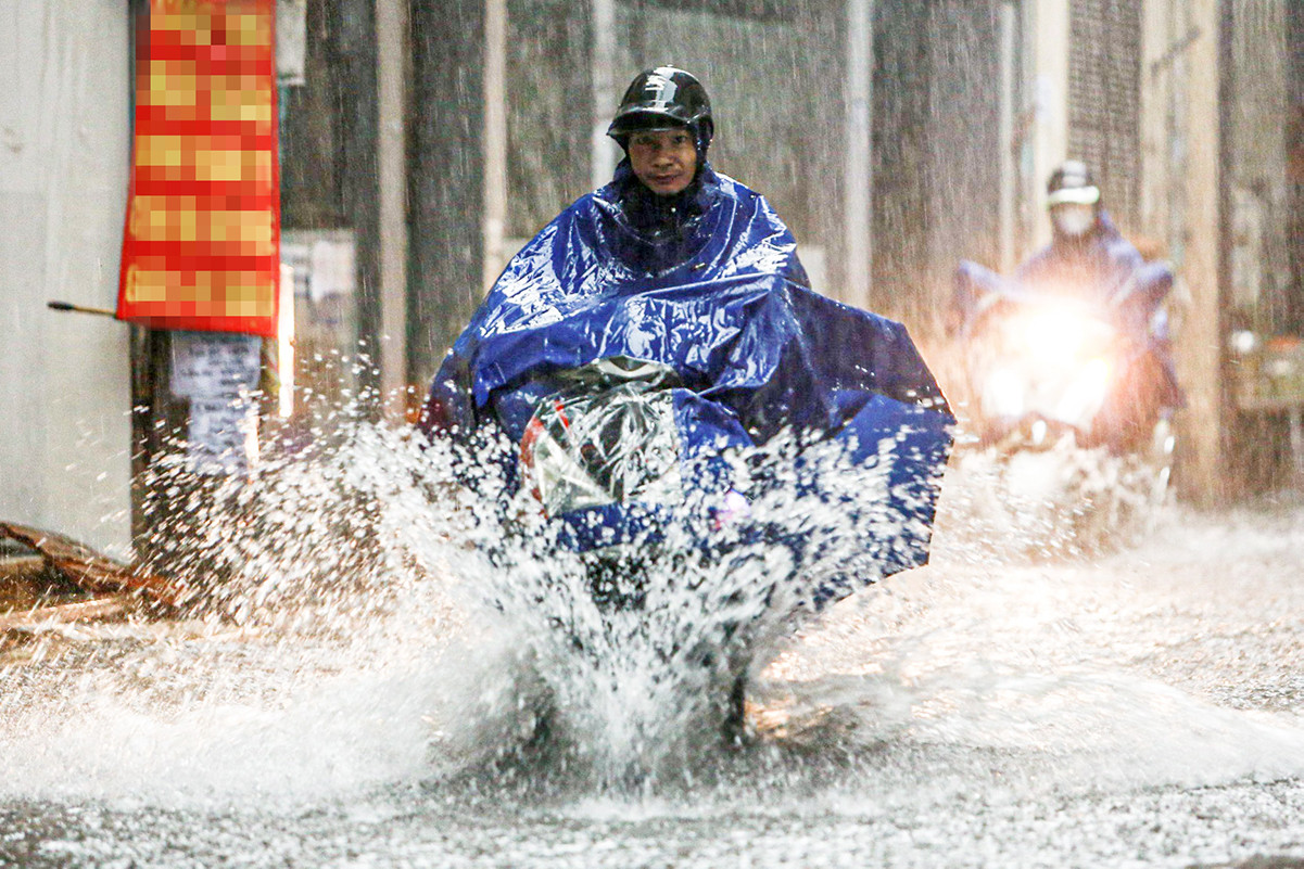 Miền Bắc sắp hứng đợt mưa lớn trên 250mm, nguy cơ lũ quét, ngập lụt