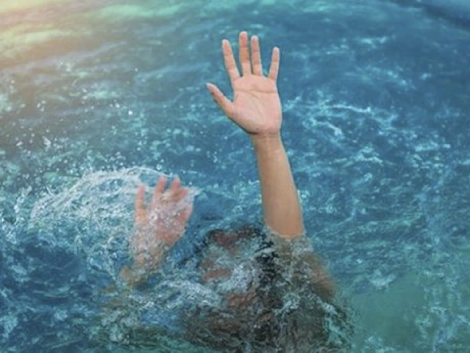 Cứu 4 trẻ khỏi đuối nước, nam thanh niên tử vong