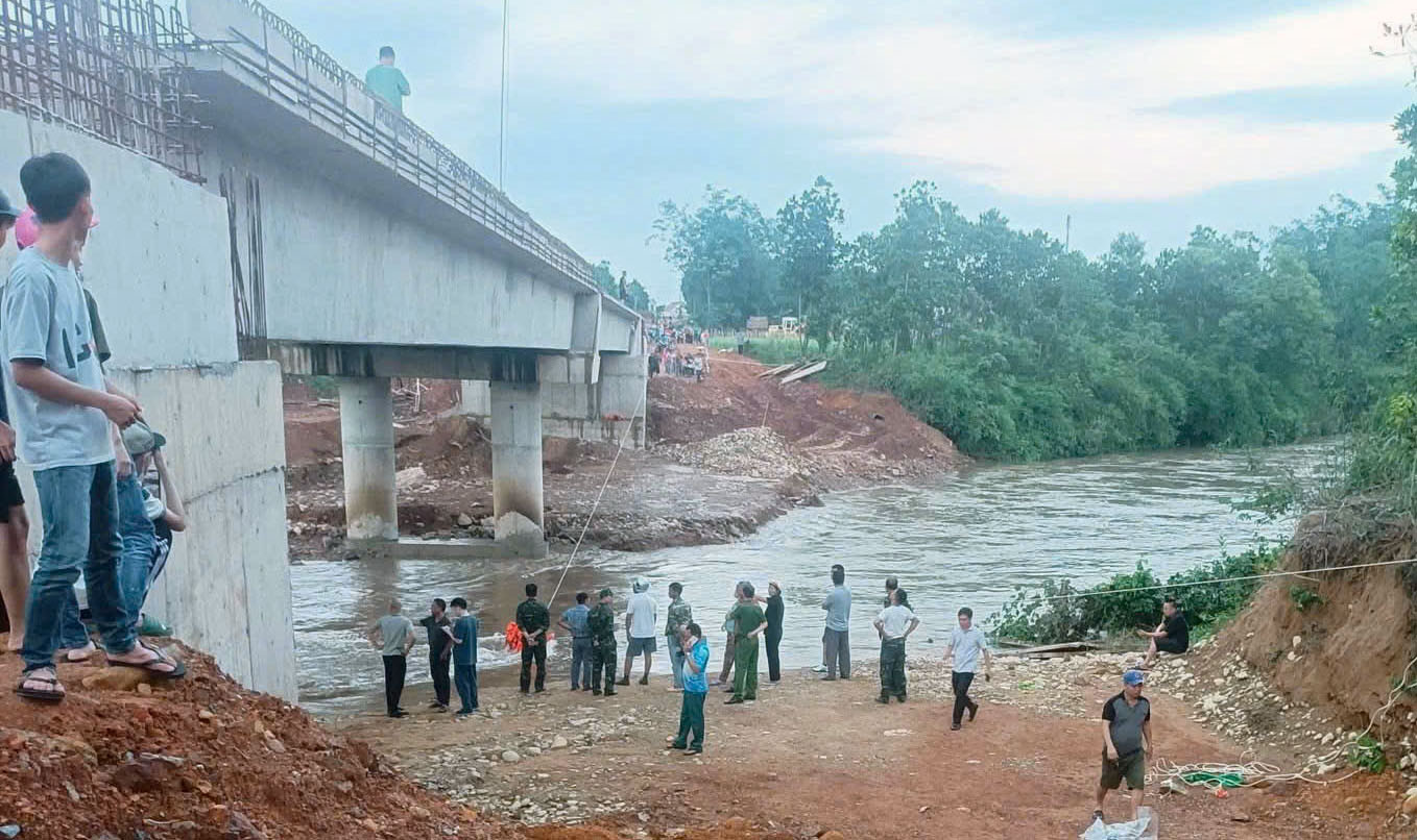 Ra suối tắm, 7 học sinh ở Quảng Ninh bị lũ cuốn trôi