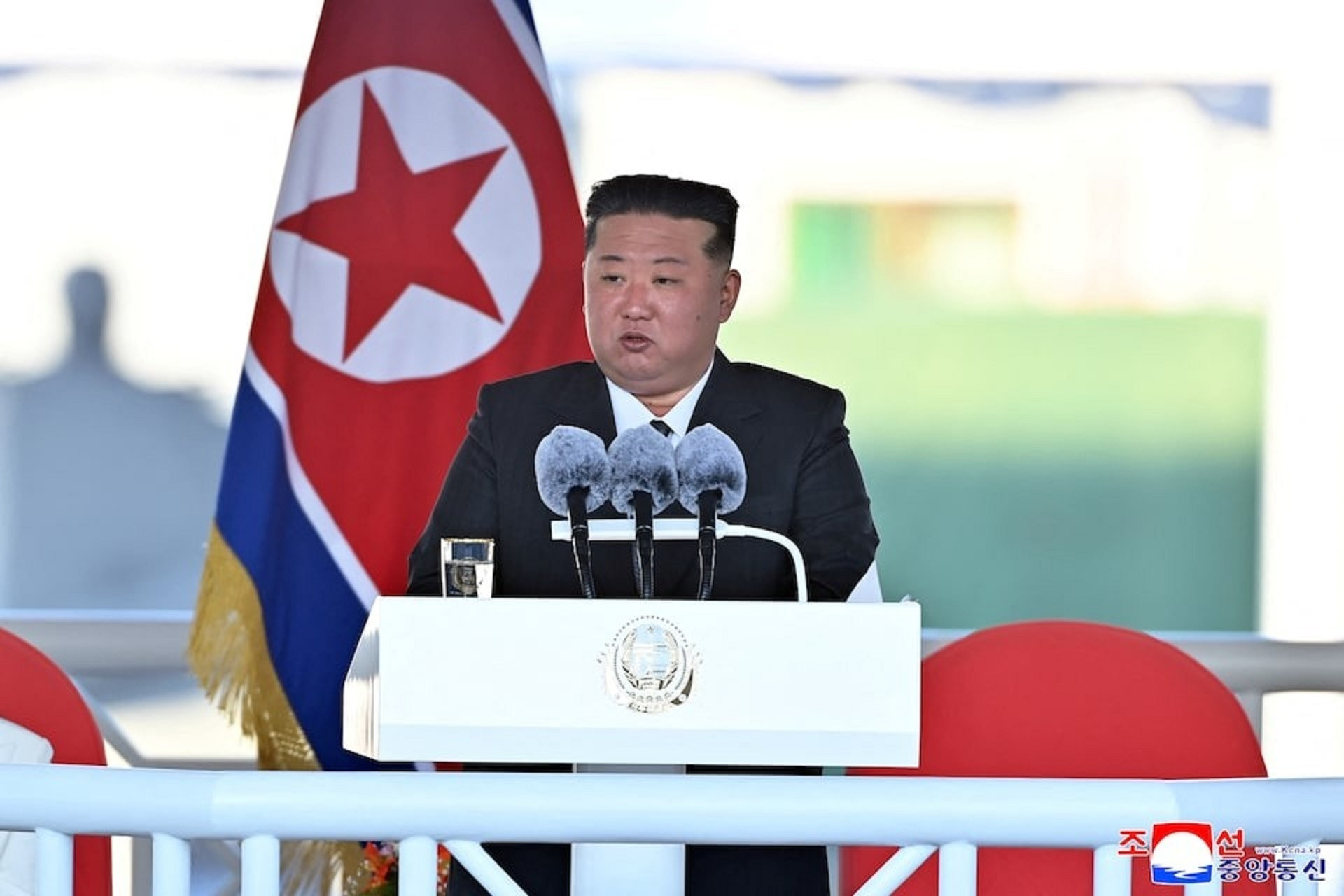 Dự lễ hạ thủy tàu khu trục, ông Kim Jong-un chứng kiến tai nạn nghiêm trọng