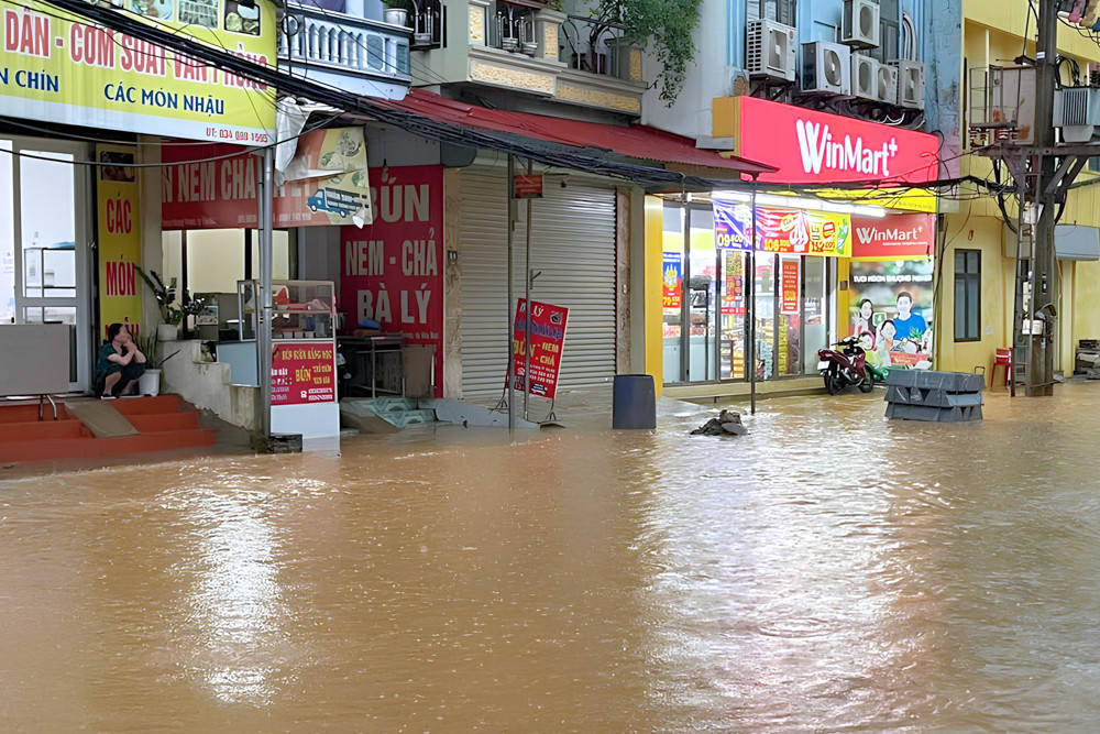 Giao thông tê liệt, sạt lở rình rập sau mưa lớn ở các tỉnh miền núi phía Bắc