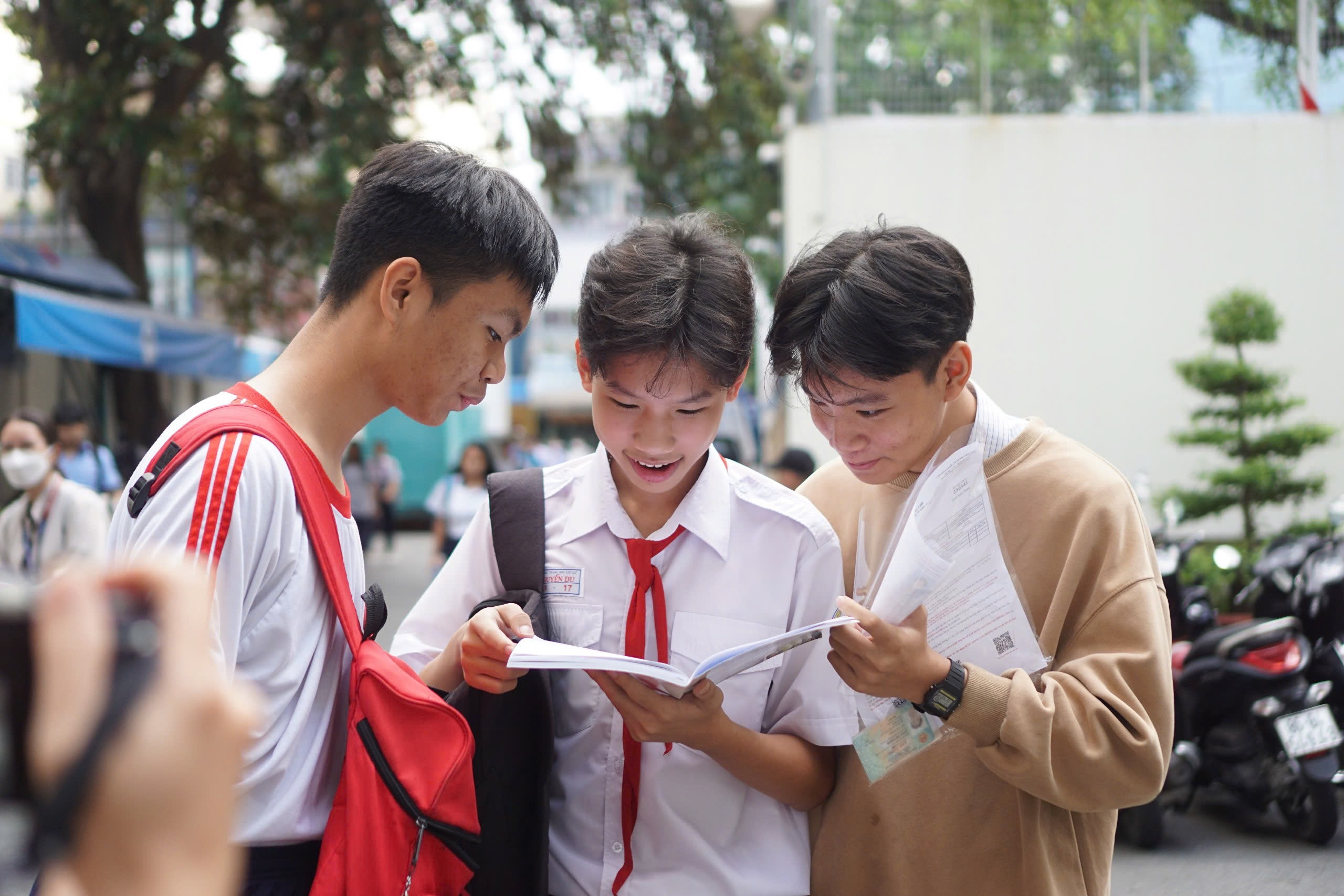 Gần 4.000 thí sinh bước vào kỳ thi lớp 10 đầu tiên tại TP.HCM 